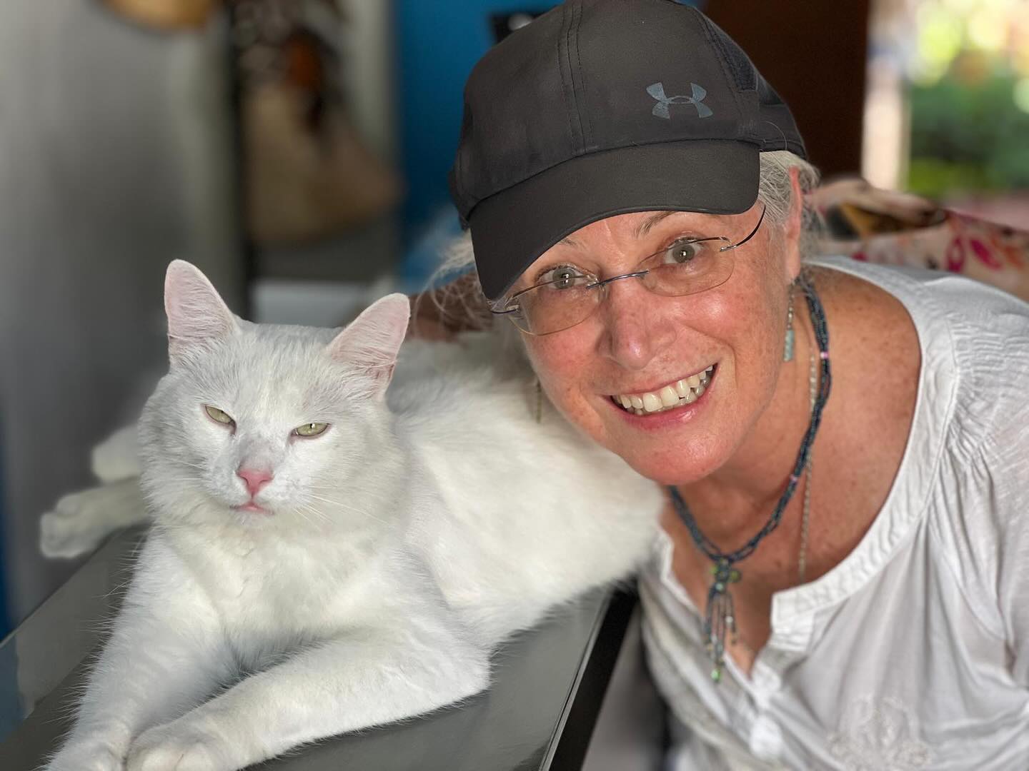 “¡Buenos Días! Recordando la Bella visita que tuvimos la semana pasada en su hotel. Muy agradecidos con todos sobre todo por su amabilidad en todo. Aquí les mando una foto del maravilloso Coco! Un gran anfitrión! Estuvimos felices en su hotel, un oasis de naturaleza!” - Carmen
Muy felices de recibir estos mensajes 💚