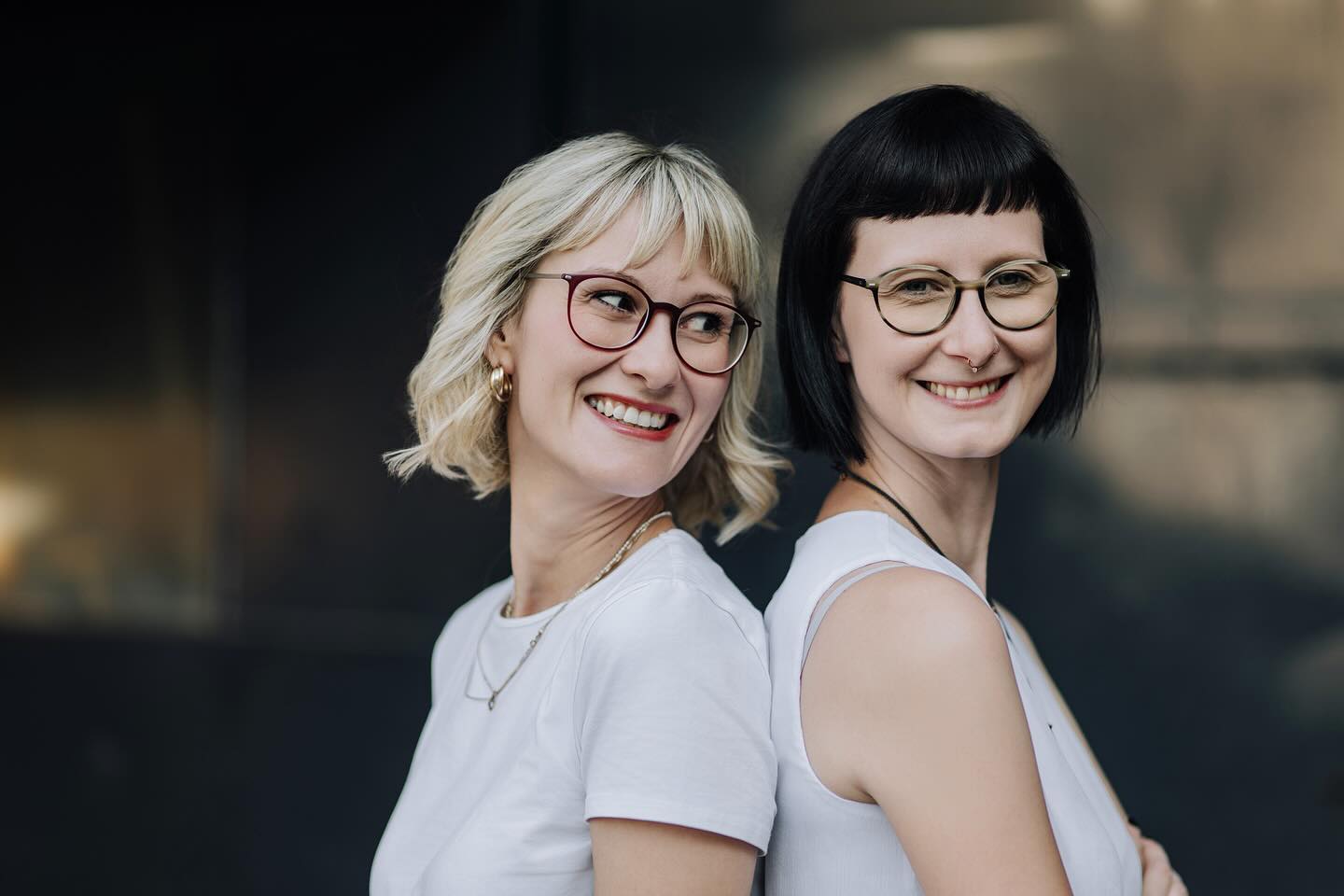 ✨Familytime✨
Noch nicht fertig, aber schon jetzt voller Charme – das Fotoloft Zittau bietet bereits jetzt den perfekten Ort für einzigartige Familienmomente. Diese 9-köpfige Familie hat sich heute auf eine Reise durch die Geschichte des Gebäudes begeben, und wir haben diese besonderen Momente festgehalten.
Manchmal sind es die unvollkommenen Ecken und Kanten, die einen Ort besonders machen.
Mehr Infos unter www.fotoloft-zittau.de oder www.blueberry-photoart.de.