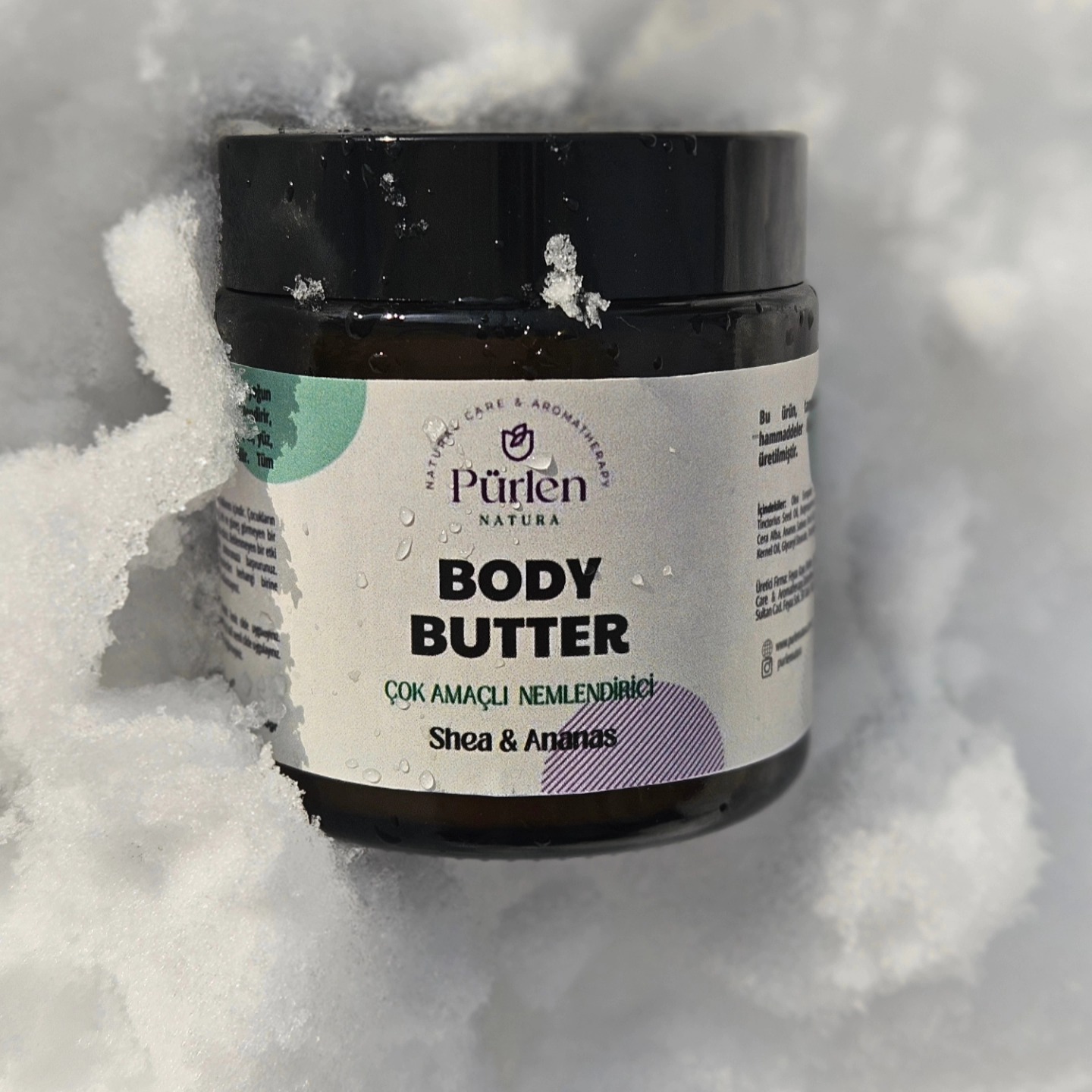 BODY BUTTER cildinize ne mi yapar?
🔅Birlikte sinerji oluşturan, içeriğindeki dogal yağların gücüyle cildinizi BESLER.
🔅Doğal E, A, C vitaminleri içerir.
🔅Çok kuru, çatlamış cildi NEMLENDİRİR.
🔅Doğal PEELING özelliği bulunan Ananas Yağı cildinizden ölü deriyi atmanıza yardımcı olur.
🔅Kleopatranın güzellik recetesinden asla çıkarmadığı SHEA YAĞI ile cildinize BAKIM yapar.
🔅Ciltte bariyer oluşturarak, cildinizi soğuktan, rüzgardan KORUR.
🔅Maaile kullanabileceğiniz büyük boy krem kavanozundadır.
🔅Tüm ciltler ve her yaş için UYGUNDUR.
#purlennatura #bodybutter #naturalbodybutter #sheabutter #shea #ananasyağı #hindistanceviziyağı #dogalciltbakimi #doğalciltbakımı #naturalskincareproducts❤️ #temiziçeriklikozmetik