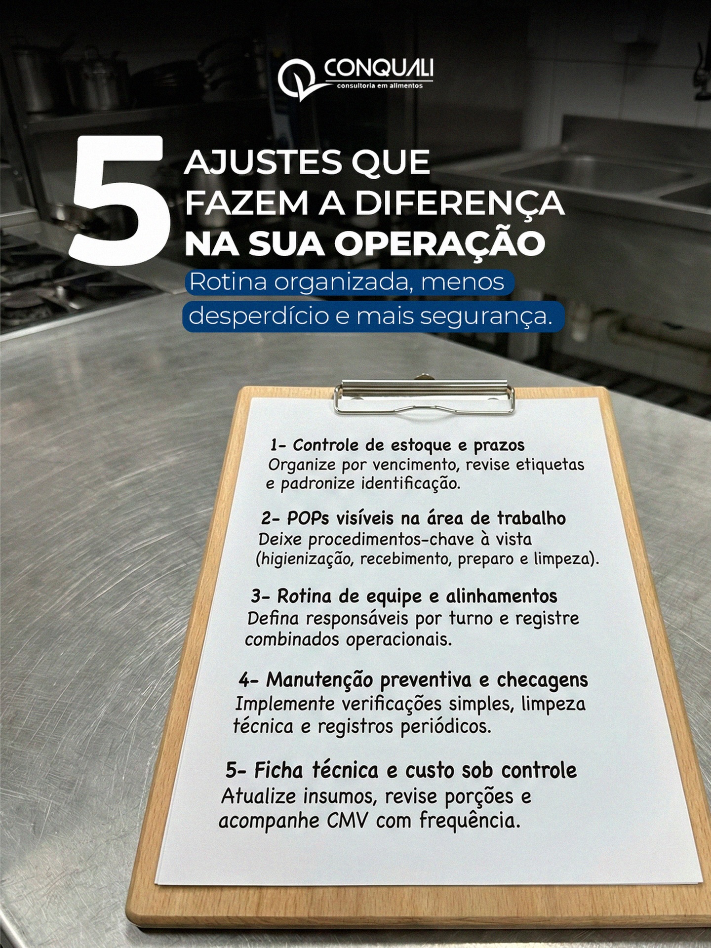 Tem coisa que não exige reforma nem investimento alto, exige rotina.
5 ajustes simples que mudam o jogo na operação:
1. Controle de estoque e prazos (vencimento na ordem, etiqueta e identificação padrão)
2. POPs visíveis na área de trabalho (recebimento, higienização, preparo e limpeza)
3. Rotina de equipe e alinhamentos (responsáveis por turno + combinados registrados)
4. Manutenção preventiva e checagens (verificações simples e registros periódicos)
5. Ficha técnica e custo sob controle (insumos atualizados, porções revisadas e CMV acompanhado)
Resultado: menos desperdício, mais segurança e uma operação que funciona todos os dias.
Se você tivesse que começar por 1 hoje, qual seria?
#Conquali #ConsultoriaEmAlimentos #SegurançaAlimentar #BoasPráticas #POPs #GestãoDeRestaurantes #FoodService #ControleDeEstoque #CMV #FichaTécnica #Padronização #OperaçãoDeCozinha #QualidadeAlimentar