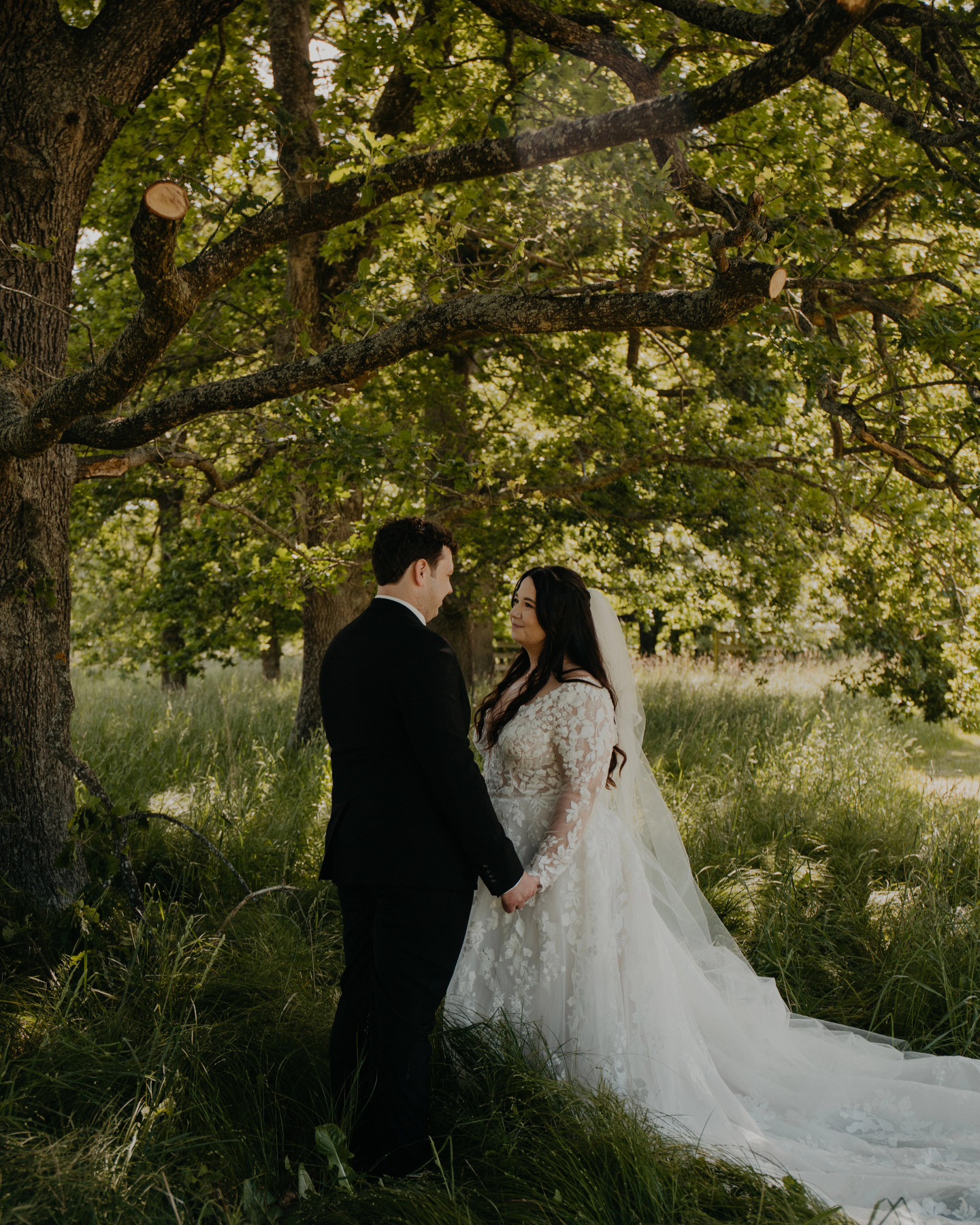We flew down to christchurch to capture these two and their stunning day 😍
We love being able to travel and see so many amazing places and venues.
Hair - @jessheadrush
Makeup - @_makeup_by_danielle_
Catering - @Countryfeasts
Venue - @Bangorfarm
Florist - @FlowersbyLynette