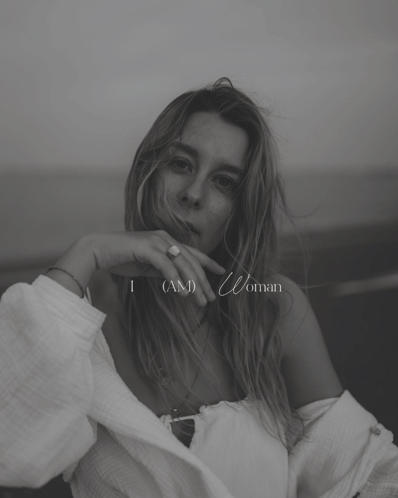 Personal Branding ist keine Rolle spielen. Personal Branding heißt authentisch zu sein. Auch ich darf mich immer wieder daran erinnern, mich mit all meinen Facetten zeigen zu dürfen. Denn DU bist deine Marke. Wenn du auch nicht weißt wer du eigentlich bist und die Frage: „Wer bin ich eigentlich?“ Genau so wenig wie ich beantworten kann, dann frag die Menschen um dich herum. Also wie siehst du mich? Was würdest du über mich sagen wenn ich nicht im Raum bin?
photo by the queen herself: @frauherz