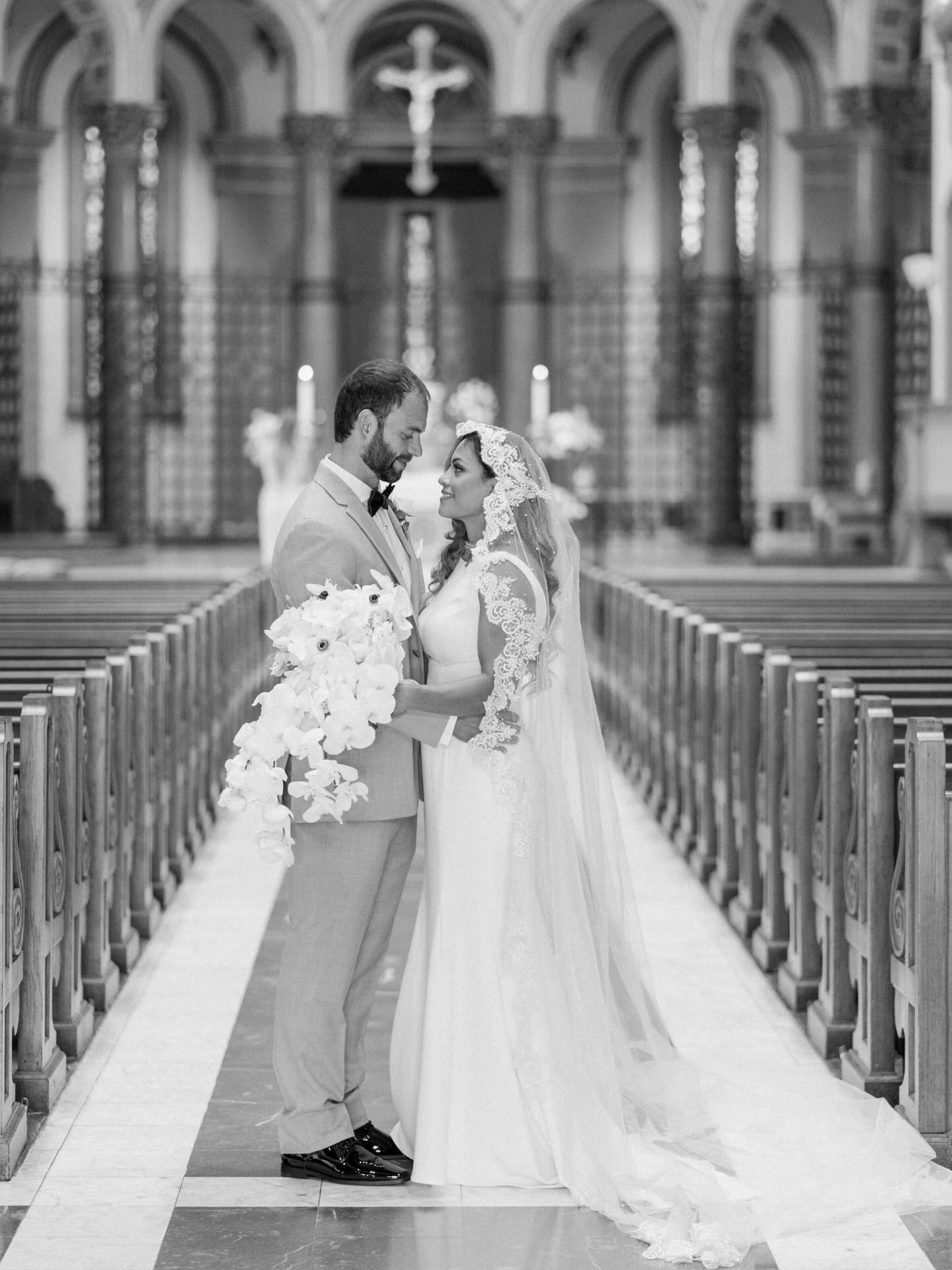 Goin’ to the chapel and we’re…gonna get married🤍✨🌙
#starrynighteventsrva #cathedral #wedding #magical #couplephotos #love #starrynighteventsrvaplanning #weddingplanning #eventplanner #starrynighteventsrvaflowers #floraldesigner #weddingflowers #starrynighteventsrvaweddings #becomeastarrynightcouple #joinmyfamily #snecouples #weloveourcouples #starrynighteventsrvacouples
Planning & Florals | @starrynighteventsrva @tanya_m_cornwell
Photography | @marshallarts.photography
Videography | @traveling.mikey
Venue | @richmond_cathedral @mainstreetstationrichmond @mainstreetstation_weddings
DJ | @studio1rdjs
Catering | @egourmetrva
Rentals | @rentequipva
Beauty | @theveilbridalco
Couple | @foxy.rn @rewdickinson