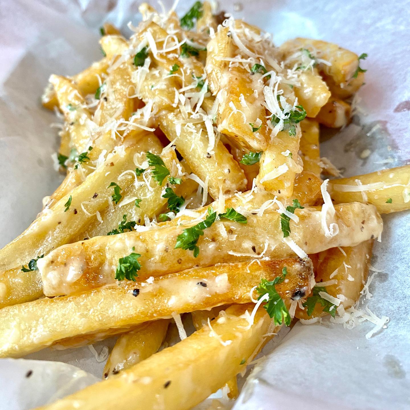 Vesuvio Fries #jpspizza #jpspizzaandgrill #pizzeria #fries #frenchfries #vesuviofries #parmesan #parmesanfries #wilmette #oscar #oscar2023 #food