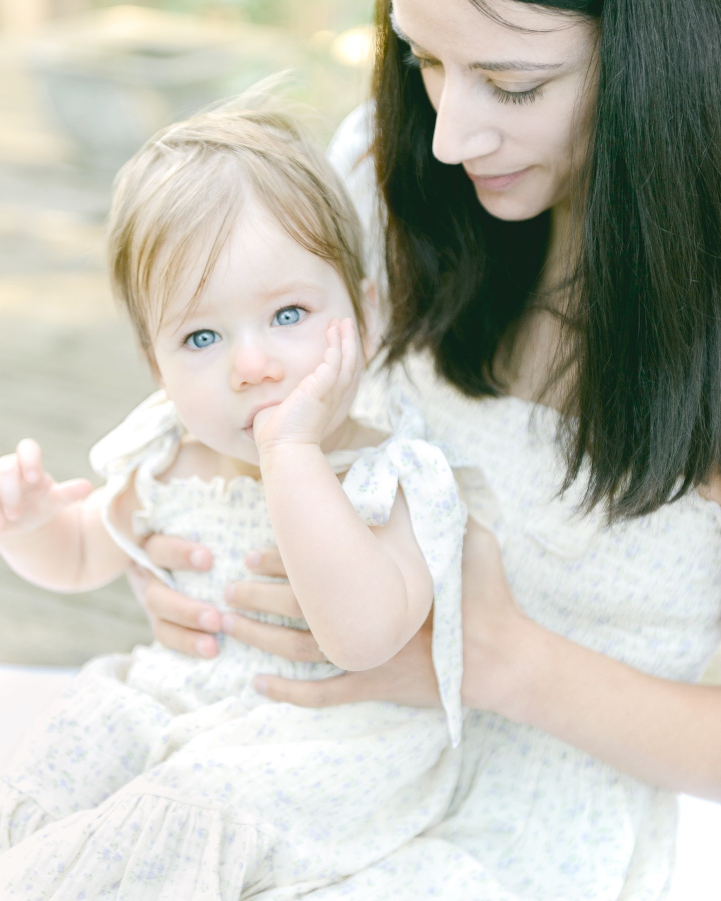Let’s just take a moment to melt at these baby blues 😍
How much do I love this gorgeous family. It’s been such a treat and wonderful joy to have worked with them several times over the last year, and there’s only more to come!! They have the most golden hearts and are so kind and generous. I will photograph them forever 🤍
.
.
.
.
.
Mommy & me dresses: @nothingfitsbut
.
#sweetgirl #blueeyes #mommyandme #motheranddaughter #familyphotography #familysession #familylove #newbornphotography #maternityphotography #torontomoms #gtamoms #torontofamilyphotography #torontofamilyphotographer #torontonewbornphotographer #torontomaternityphotographer #torontoportraitphotographer #torontoeventphotographer #torontophotographer #gtaphotographer #ontariophotographer #portrait #themotherhoodanthology #familyinspo #refinedpresets #refinedco #lightroompresets #naturallight #naturallightphotography #lightandairy #megmateraphotos