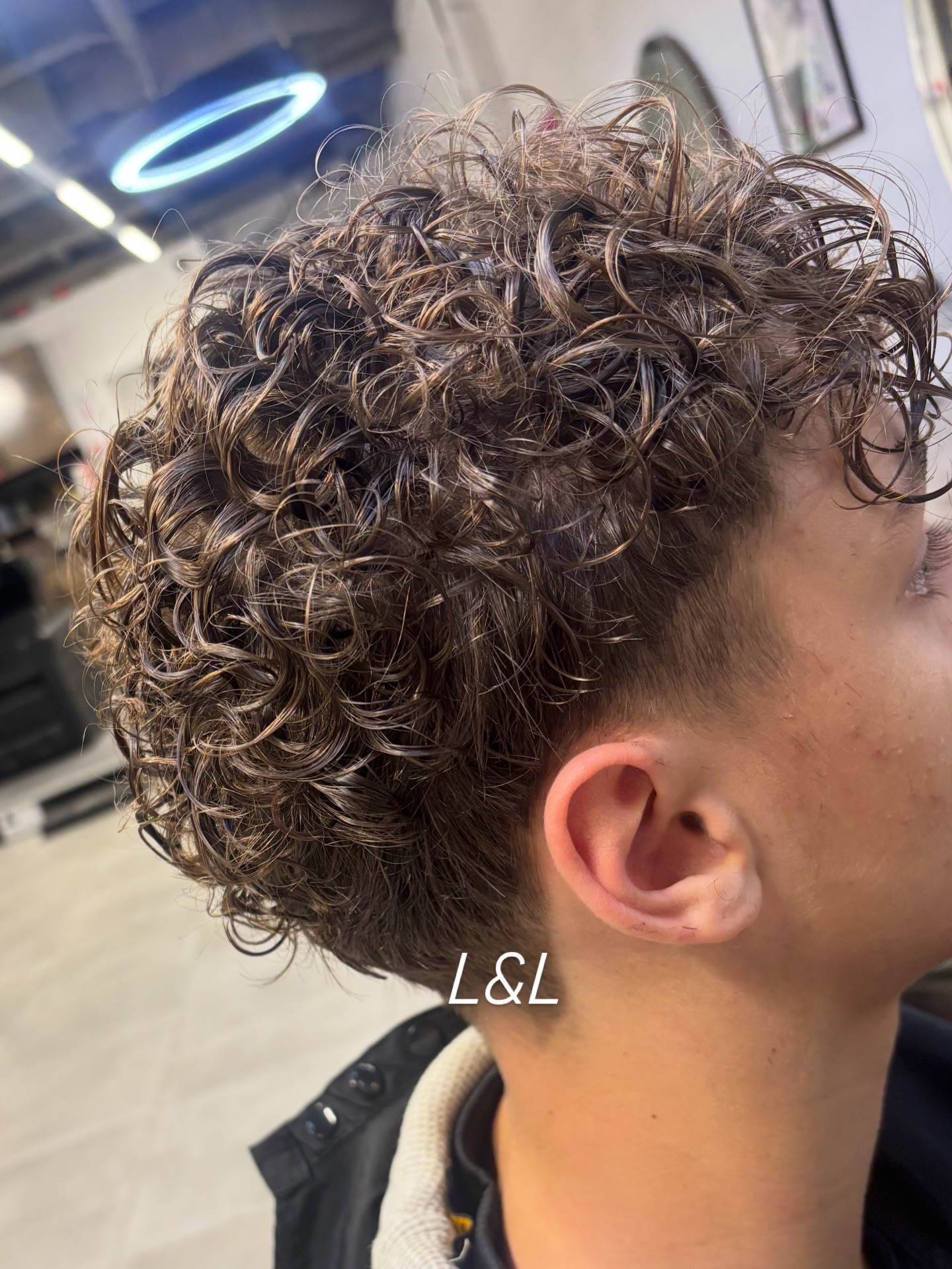 ✨ Permanente moderne pour des boucles bien définies
Volume, texture et style sans effort 😎
#permanente #permanentehomme #boucleshomme #coiffeurL&L #modernperm