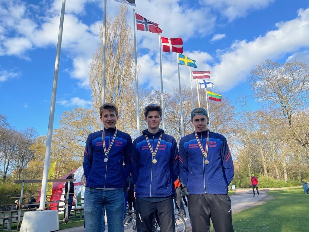 Gratulerer med medaljer i Nordisk Maraton Shorttrack.
U16: Einar Osen 🥇, Martin Solvik 🥈. Senior: Ivar Flikka Buch 🥉foto: @tomasosen