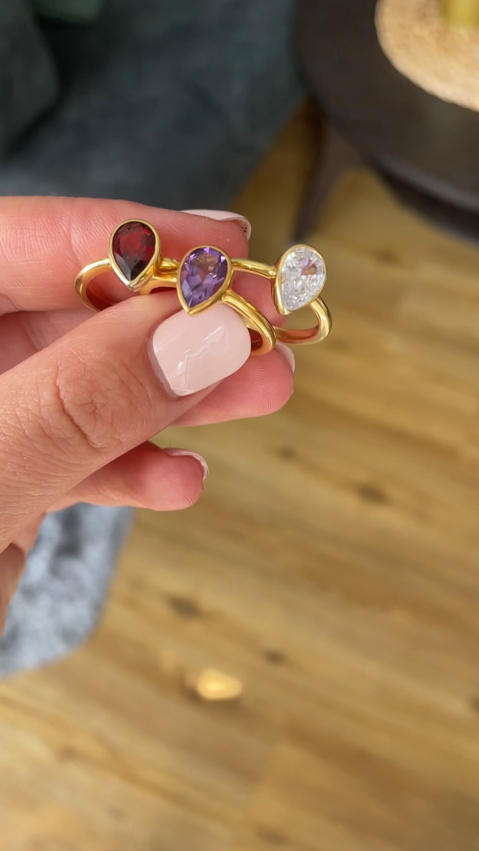 Always confused about which one to wear today 😅🤍
#rings #muanabalijewelry #jewelry
📍Muana-jewelry.com
