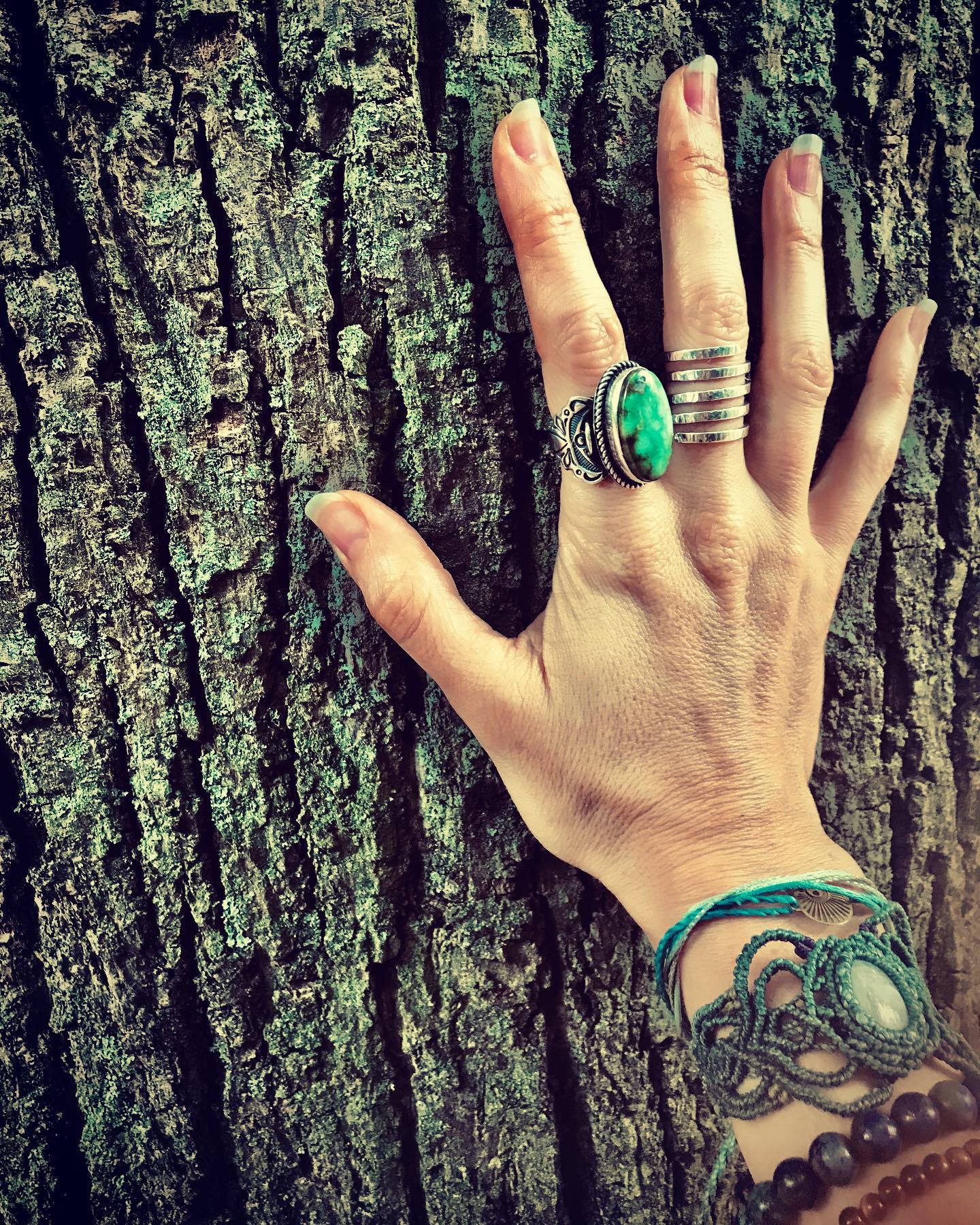 Mother Nature is nurturing, strong, vulnerable, free, giving, harmonious, unapologetic, committed and above all, wise.
Keep connecting to her to ignite those same qualities, already present in you, deep down in your essence.
As we set our intentions for the new year...
What about committing to learning new ways to express and embody your human nature?
#art2behuman #wearenature #nature #connection #choice #creativity #2021 #learning