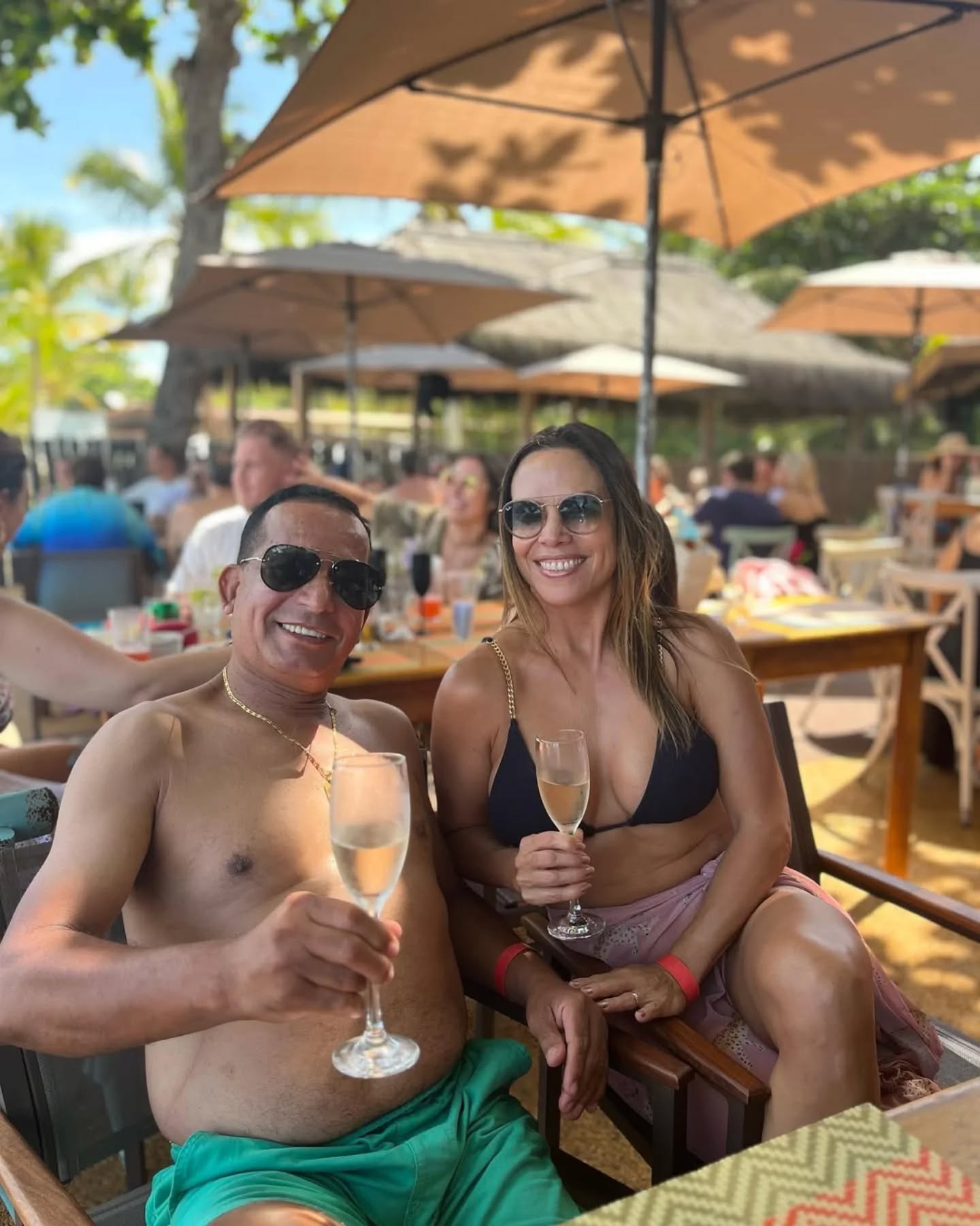 Colecionando memórias sob o sol da Bahia.☀️
#repost @andreiacvarjao
Beach Club Rigatoni | Praia de Araçaípe
.
.
#clubdepraia #rigatoni #beachclub
#destinosbrasileiros carnaval2026