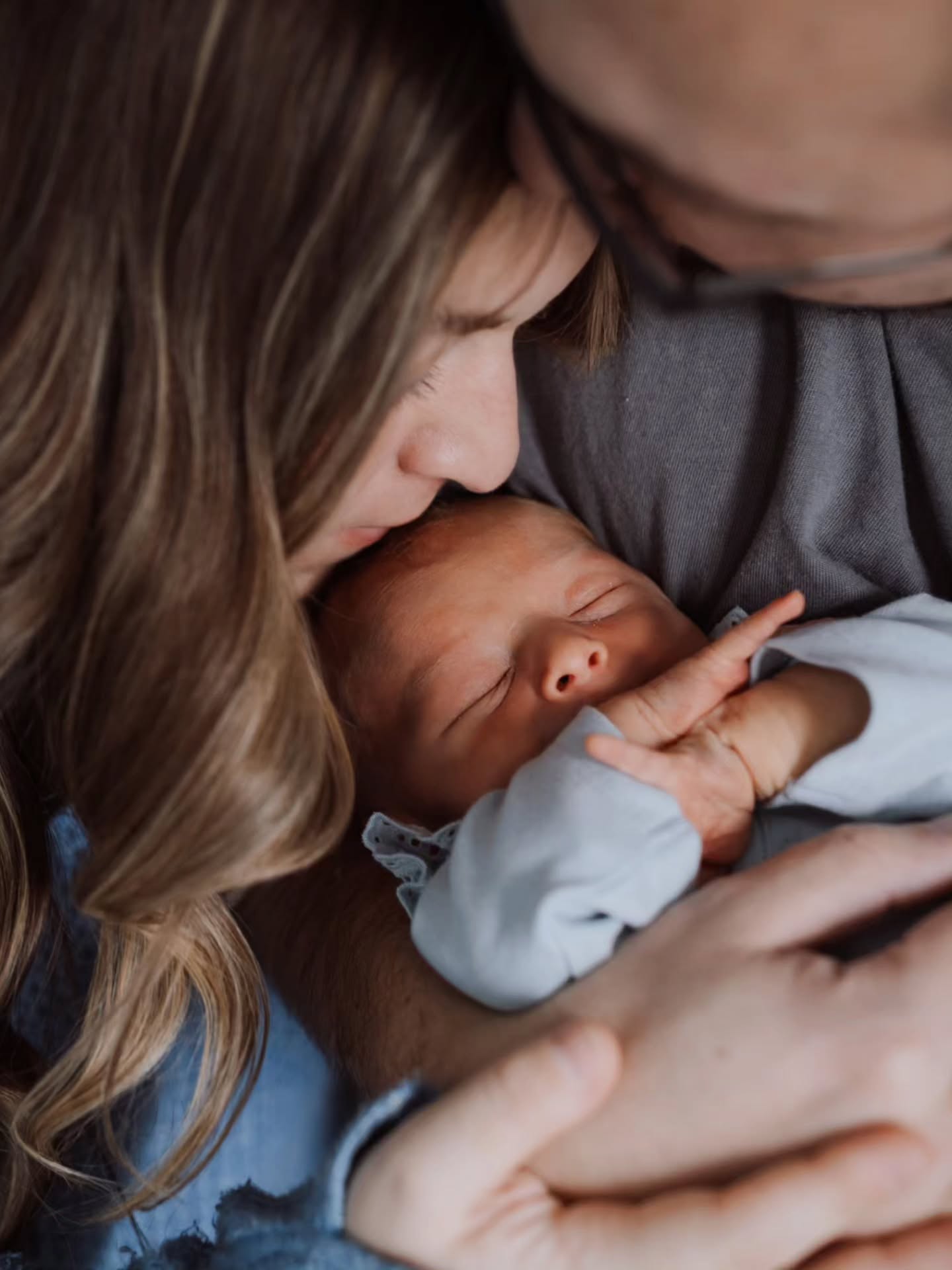 It's been so good to see one of my old couple @ohnoitsmego @kkcorey777
To take some pictures of their sweet addition, Hollyn.
Oh little baby, you are so loved!
•
#ohioareaphotographer #daytonphotographer #weddingphotogapher #newbornphotoshoot #newbornphotography #picoftheday #theknotpro