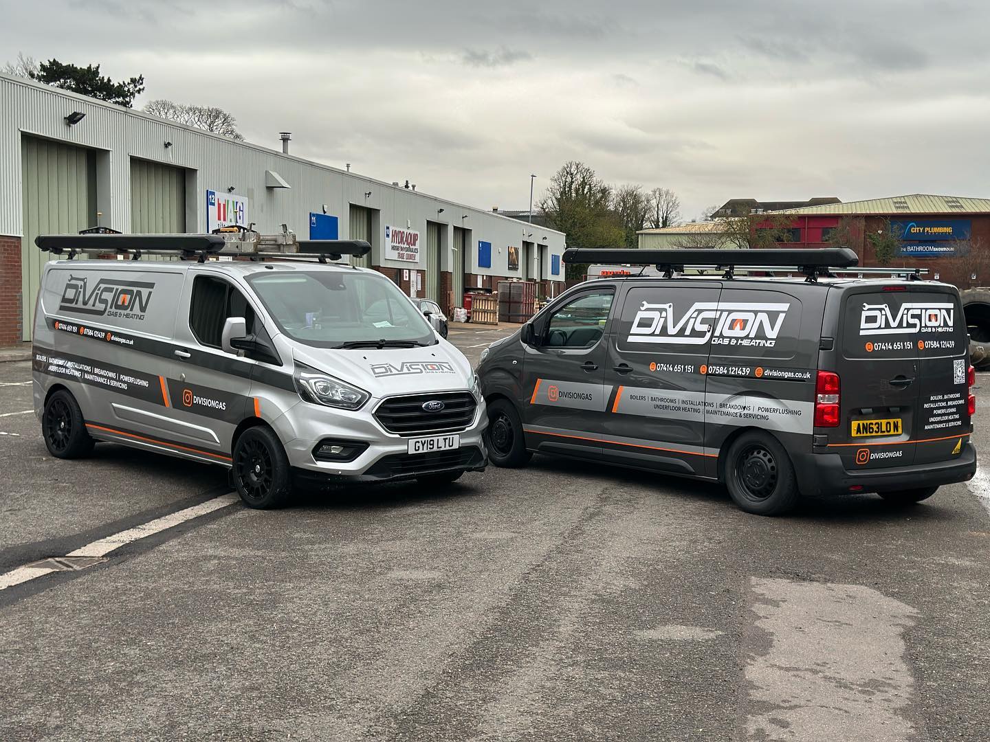 A wise Irishman once said before me... 'We're not here to take part, we're here to take over'. And this is The Takeover! A massive thank you to James at @signsdelivereduk for designing and producing this amazing livery on the teams vans! π₯