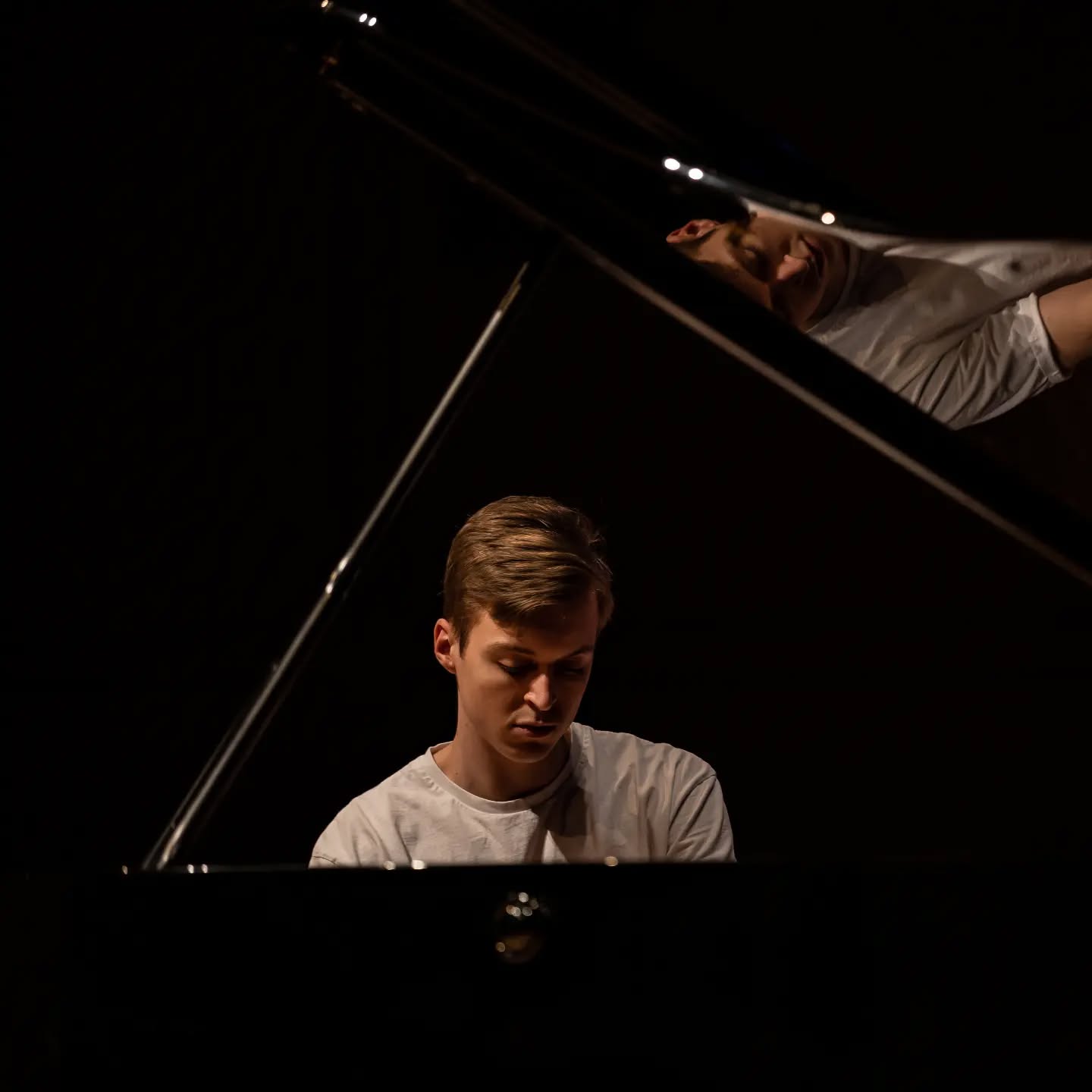 Happy to share that I won 1st prize at the Landolt Piano Competition yesterday! Besides a cash prize I also had the unique opportunity to work with Nicolas Hodges on some Bach, Debussy, Kagel and Adams. A very motivating experience! @zhdkmusic
Photo by Rayan Ghazinouri © @festival4saisons