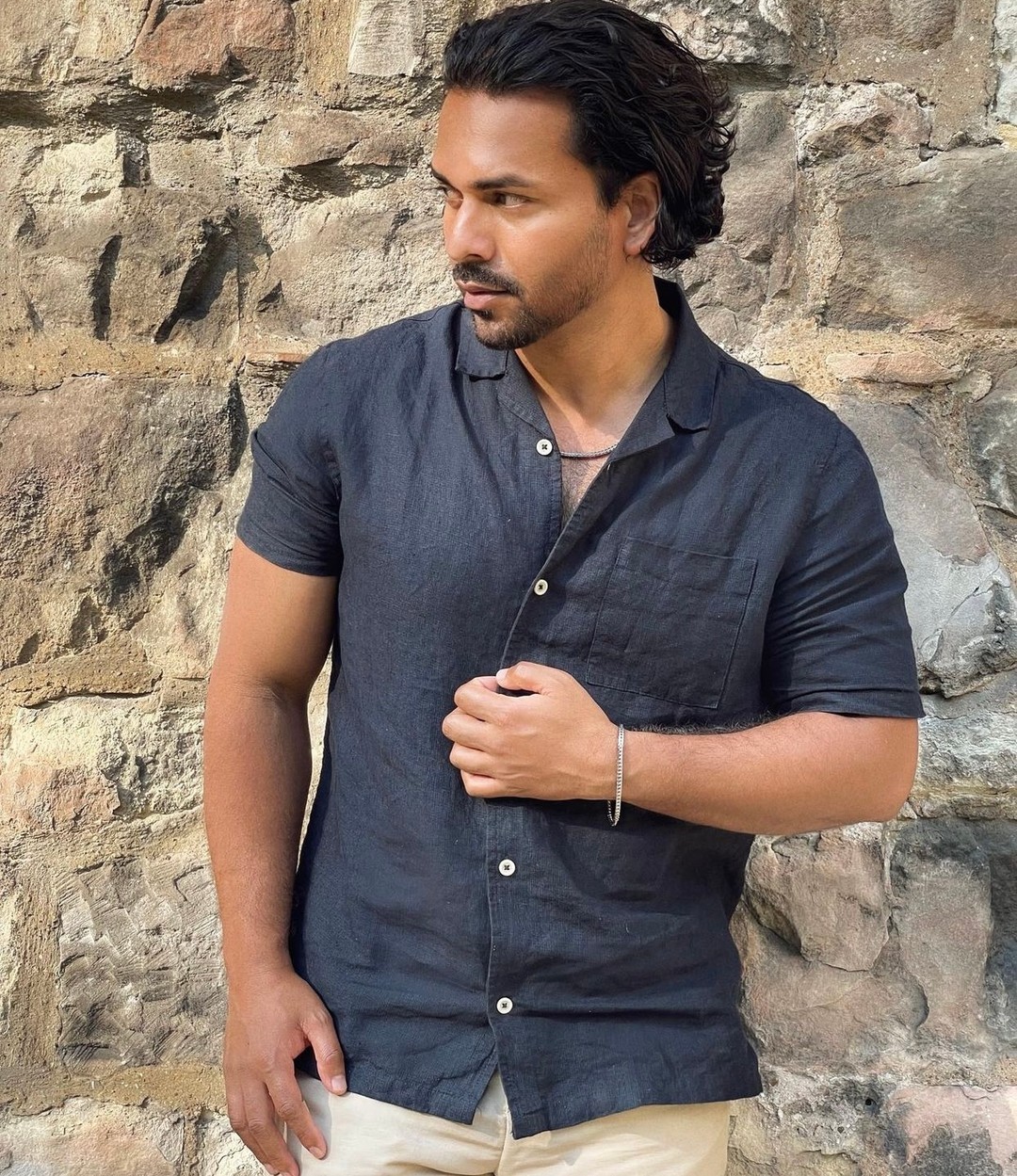 Is it Summer yet? ❤️🔥
@travelladdoo in our fox tail necklace and bracelet set is making us miss the sun 🌞
#FredBennett #WearingFredBennett #mensstyle #masculinejewellery #foxtail #blogger