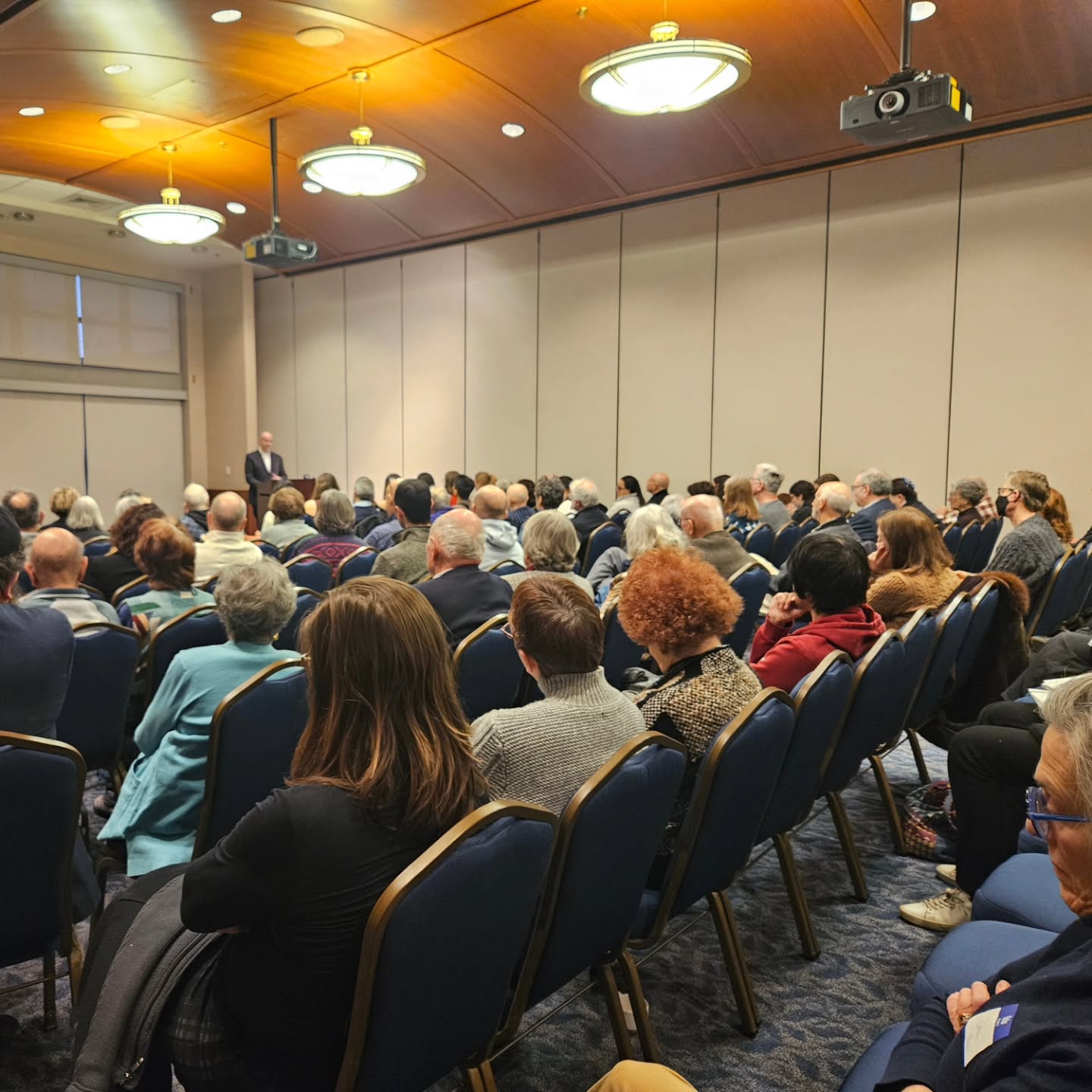 Wonderful to have hundreds in attendance listening to former ambassador Dan Shapiro talk about the US-Israel relationship.
