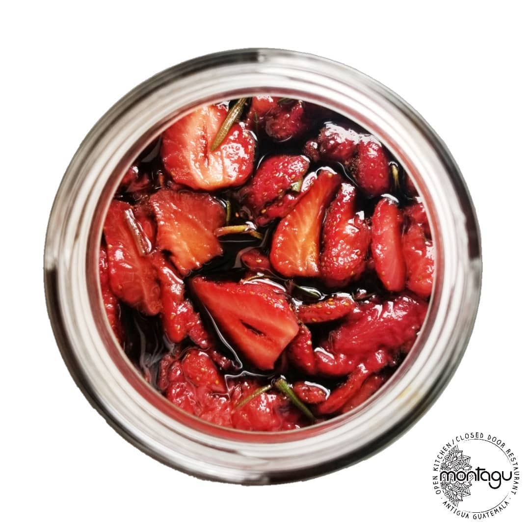 Shrubs!
-
-
-
#shrubs #shrubcocktails #shrubsoda #vinegar #strawberry #fresa #romero #rosemary #balsamicvinegar #vinagres #cocktails #isitfridayyet #montaguantigua #cocteles #cocteleria #preserves #conservas #guatemala #soy502 #antiguaguatemala #undergroundcuisine #experimentalcocktails