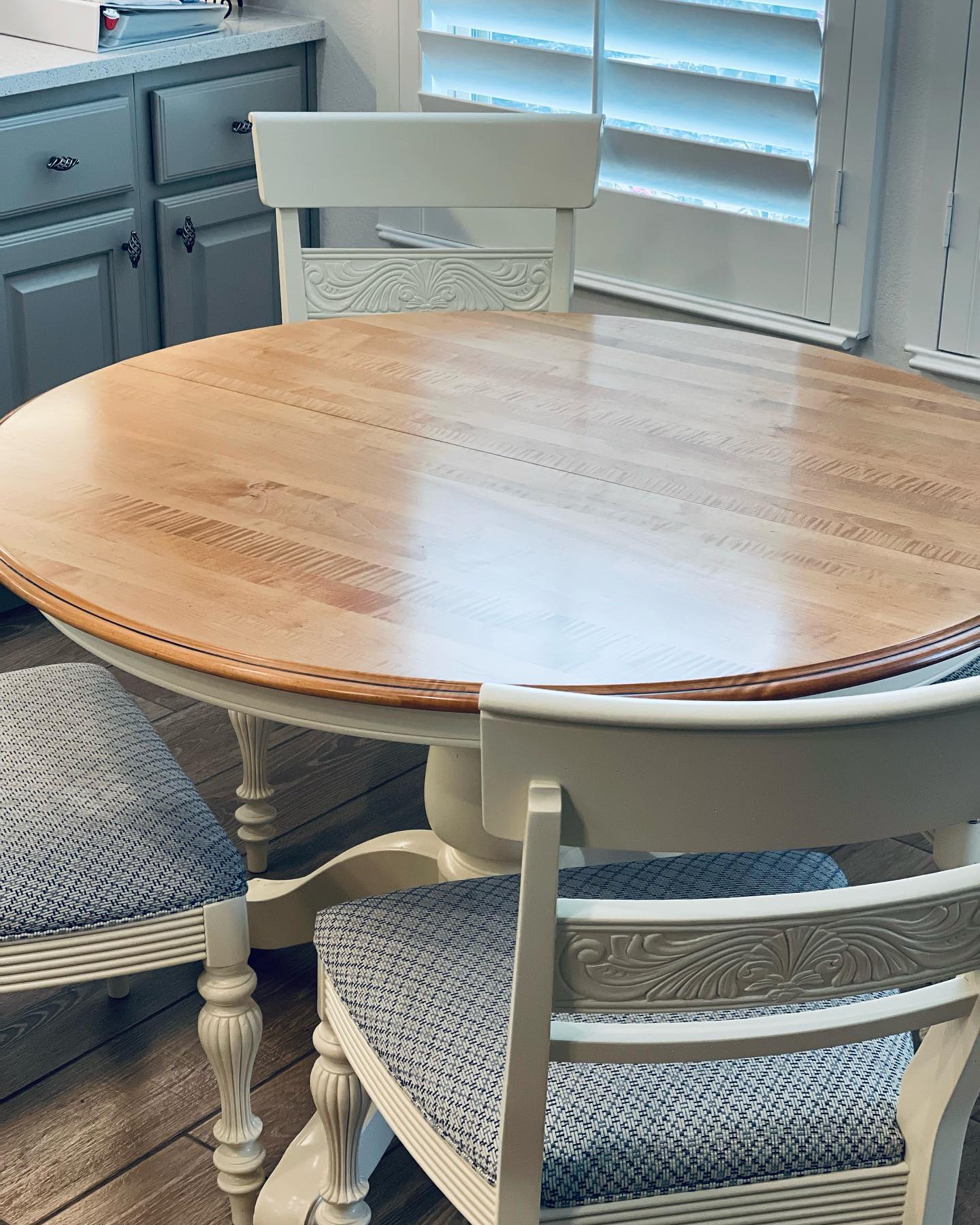 @ethanallen table refinish. Love well built furniture. Solid maple with trim, base, and chairs finished with a @sherwinwilliams tinted pre-cat lacquer - SW 6119 Antique White #refinishedfurniture #looksnewagain #productivity #solidwoodfurniture