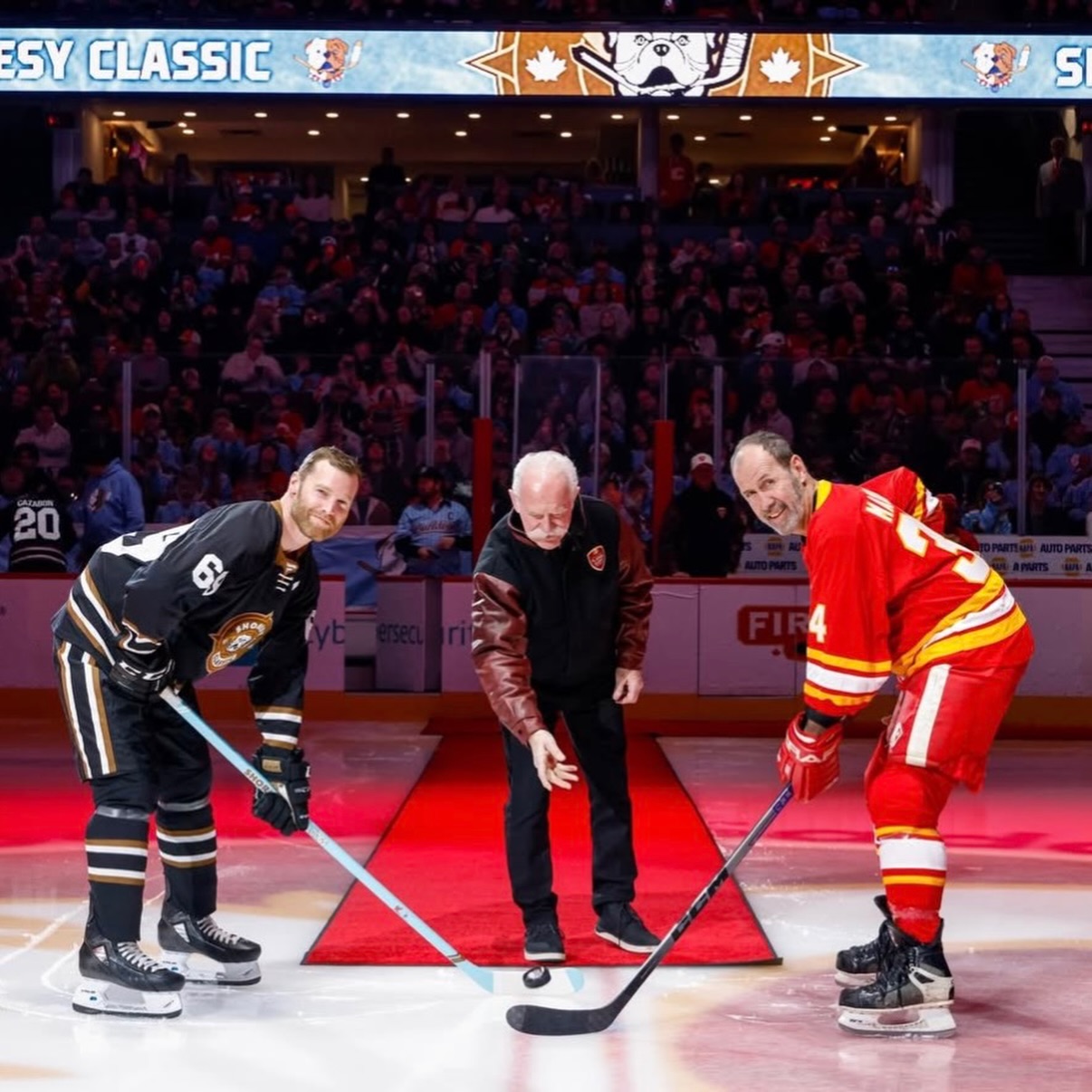 Flames Alumni vs. the Shoresy boys the other night in Calgary… elite chirps, beauty hockey, and the boys definitely weren’t thirsty thanks to @lannymac9009 🍺🏒😉