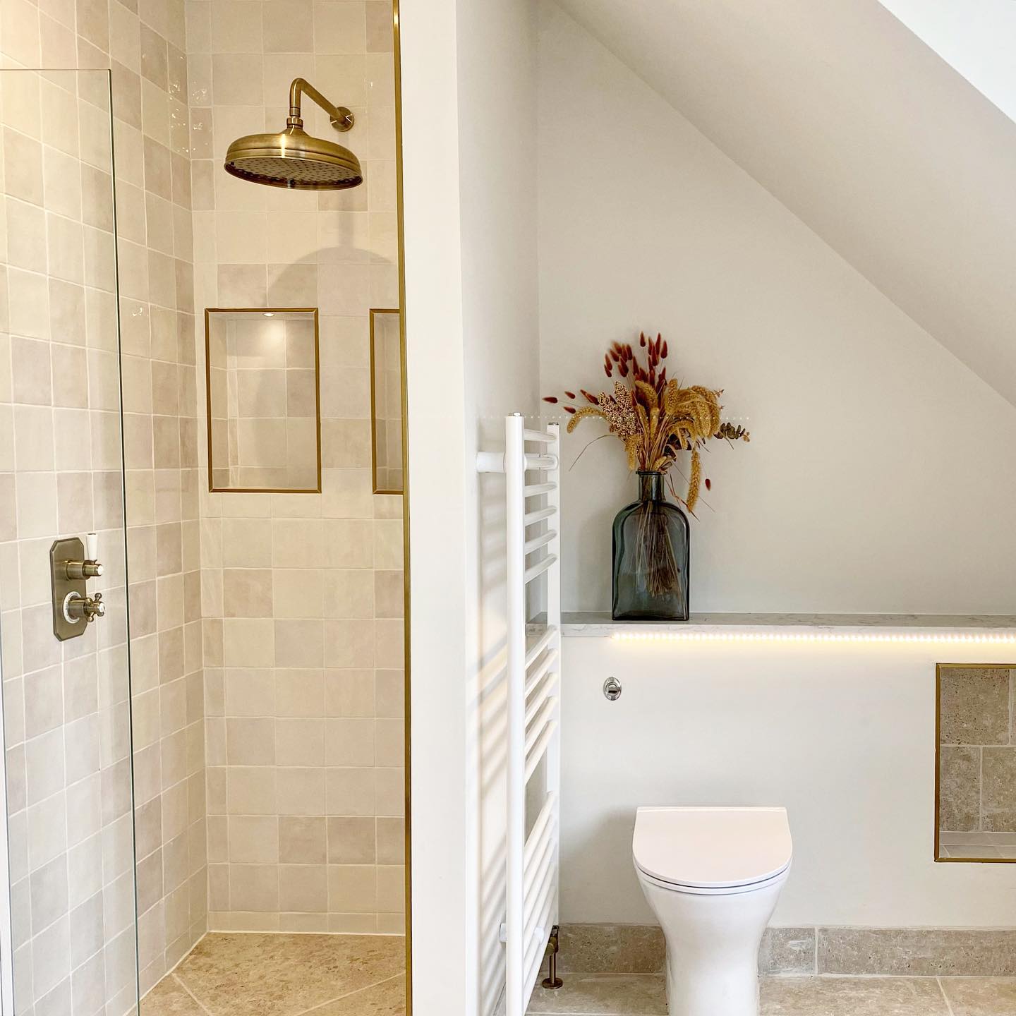 A quick shot of our master ensuite bathroom from a recently completed #projectcomplete
#ensuitebathroom #stleonardsproperty #stleonardsinvesting #propertydevelopment #bathroominspo #bathroom #marblebarthroom #flagstoneflooring #brassbathware #walkinshower