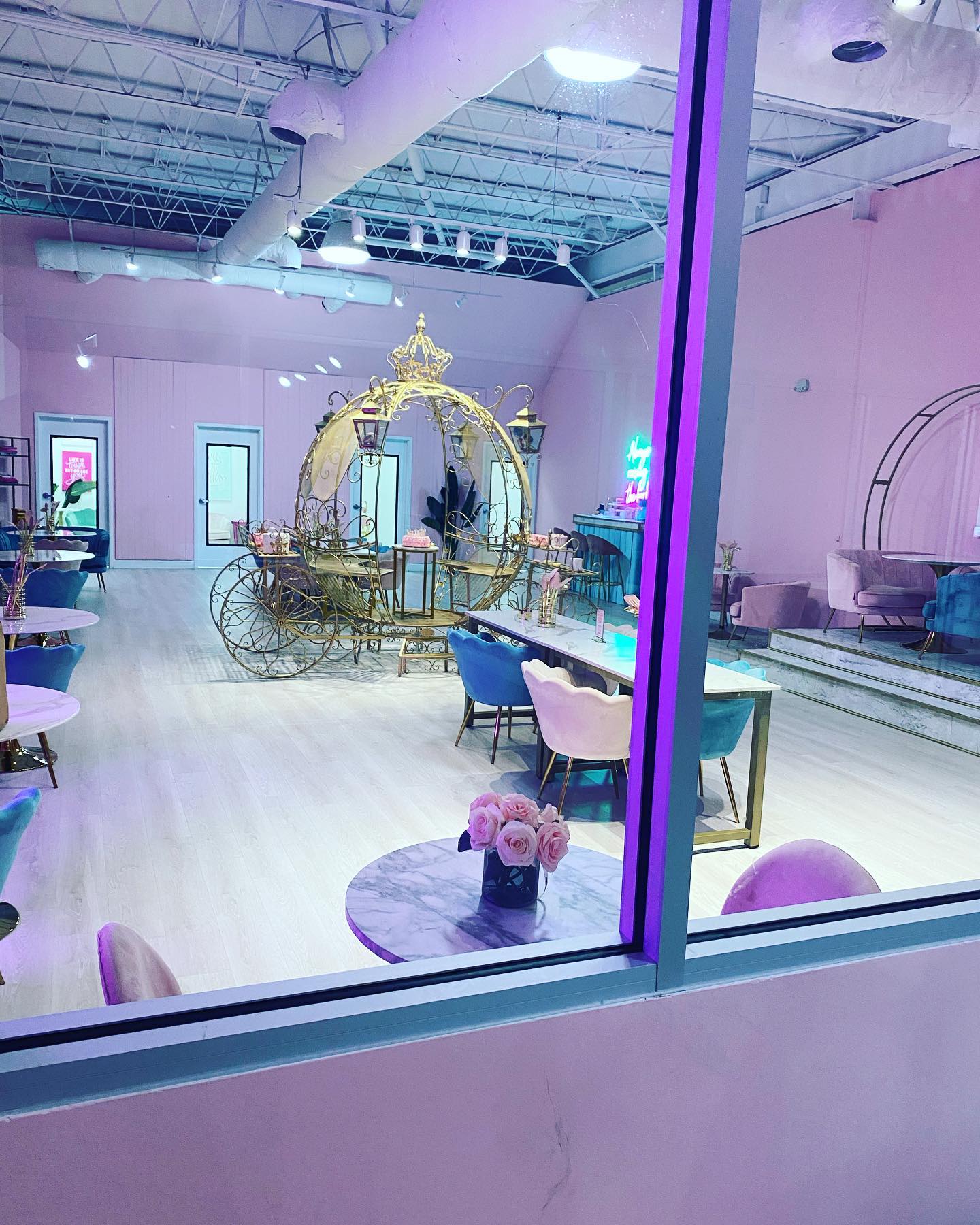 Our @kontourevents new coworking home @thebakerycowork. #kontourevents #womenshistorymonth #atlantaeventplanner #atlantaeventspace #atlantaeventdesigner #atlantaevents