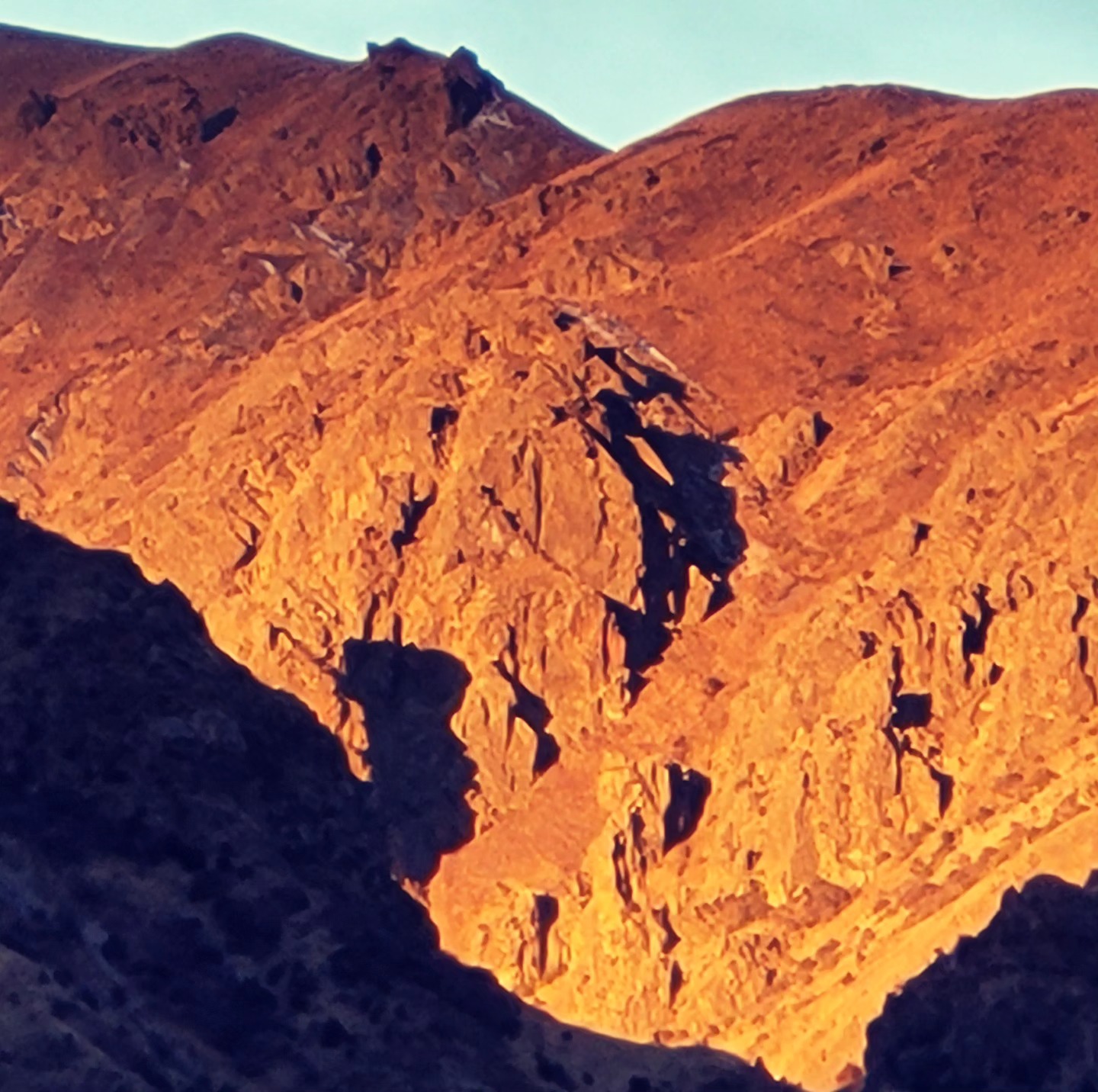 While this isn't the best image of the 50m totem tower behind Mountain Spirit, this unusual shadow its casting, gives an indication how massive the natural block of rock is! See if you can find the tower in the picture.
@purenewzealand #newzealand #wanaka #lovewanaka @wanaka #mountainspirit #meditation #retreats #yinyoga #experientialeducation
