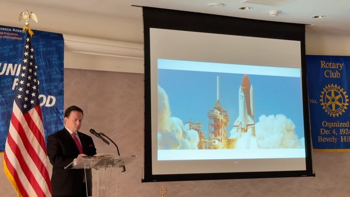 Rotary Mondays โจ News veteran, Frank Mottek, shared his firsthand account of the day the Space Shuttle Challenger exploded, ahead of the 40th anniversary on January 28. Mottek was on assignment with a front row seat to the launch and demise of the shuttle 40 years ago. He shared news broadcast clips from that day, along with personal stories, and a photo of his exact position where he broadcast from with CBS News colleague, Christopher Glenn, who died in 2006.
Mottek reminded the club members of the events, which led up to the shuttleโs launch, including the many delays, which some attribute to the pressure put on NASA to push forward with the launch on that fateful day. At times emotional, the weight of that tragedy on America was felt all over again by everyone in the room. For the full three minute recap video, watch at bhrotary.org/event-photos.