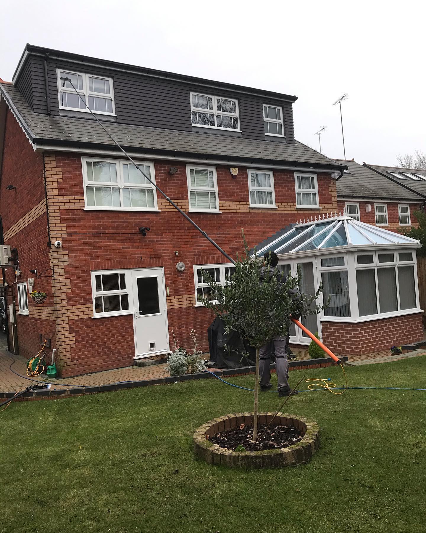 Do you require a window cleaner who can easily and safely clean difficult to reach windows? Such as dormer roof windows.. ⭐️Professional ⭐️Quality ⭐️ Reliable ⭐️ ✨10 Years Experience✨ 🏡Residential + Commercial 🏢 🌏 www.adam-bartlett.co.uk
📧 info@adam-bartlett.co.uk
📞 07760713218
#windowcleaners #windowcleaning #commercial #residential #birmingham #walsall #birminghamlife #walsalllife #edgbaston #edgbastonlife #harborne #harbornelife #bournville #bournvillelife #sellyoak #sellyoaklife #moseley #moseleylife #business2business #business #birminghamproperty #propertymanager #propertymanagement #landlord #supportsmallbusiness #buylocal