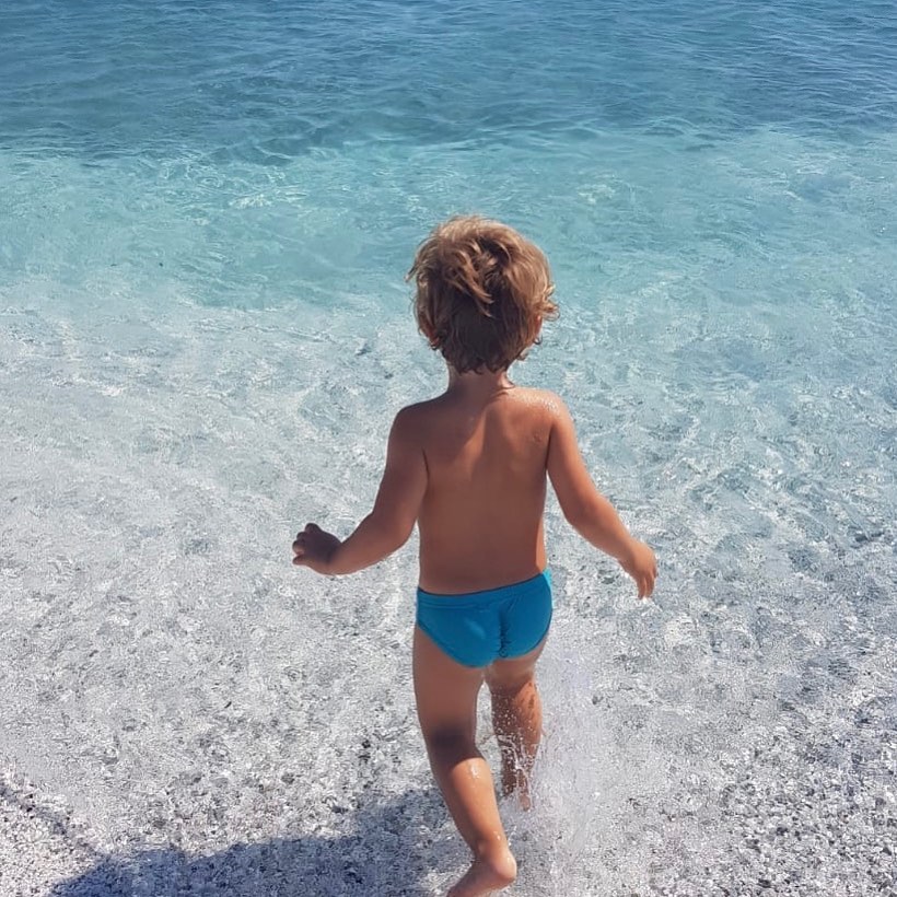 tuffo cromatico in variazioni di blu. Acquarello su tela nurrese. #sardegna_super_pics #nurra