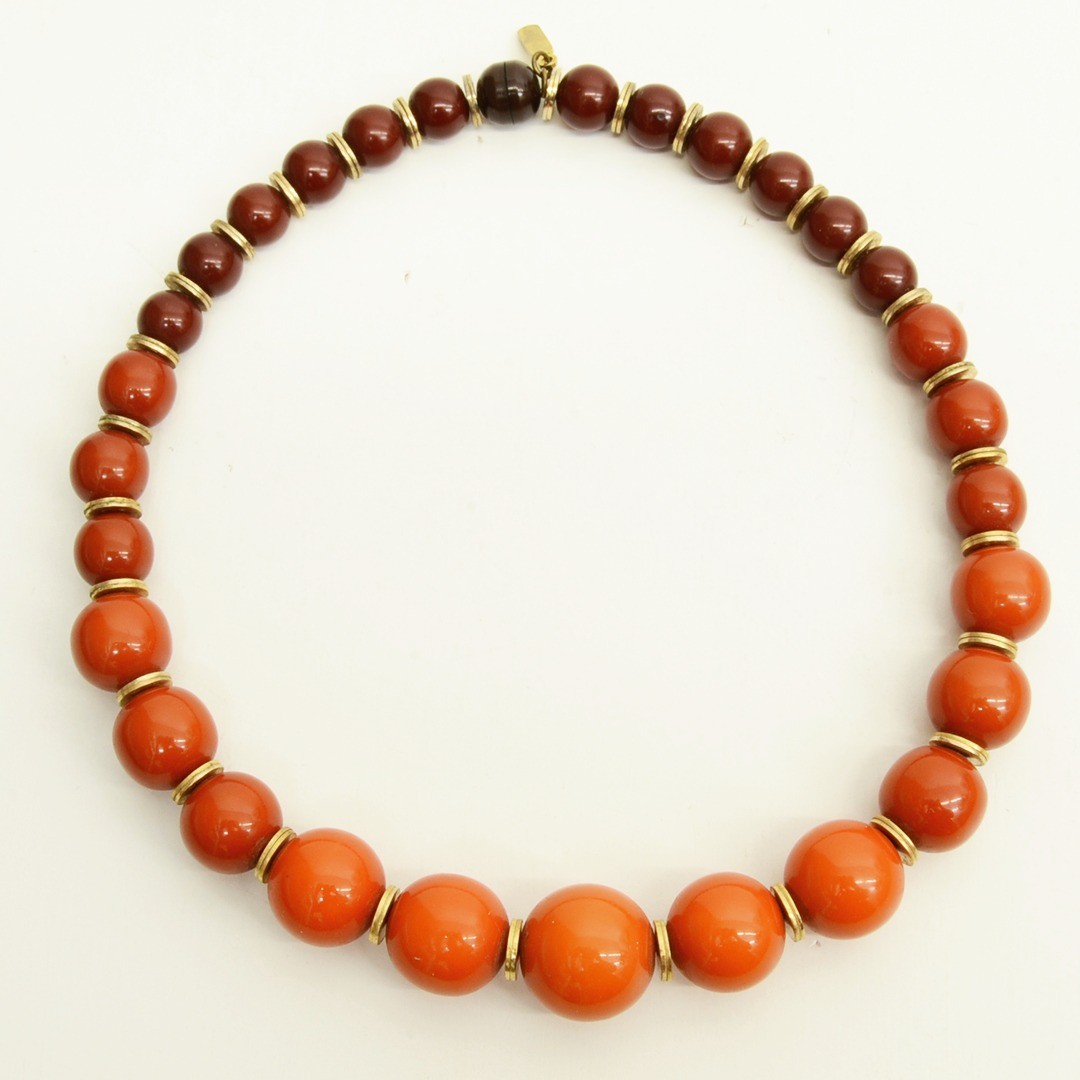 Using small gold plated links, YSL can show you the range of any color palette, like this orange to brown beaded piece here.
#designer #fashion #authentic #secondhand #secondhandfashion #brown #gold #necklace #jewelry #beaded #ysl #yvessaintlaurent