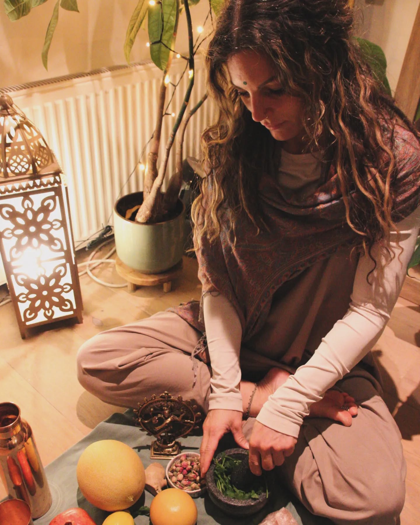 Healing your body and mind with Ayurveda आयृर्वेढ
☆ Join my Ayurveda Workshop ☆
@bluebirdsamsterdam
21st of September 2024, 3pm-6pm
Tickets: link in bio!
What you will learn?
◇ Panchamahabhuta Theory (the five great
elements)
◇ Tridosha Theory (Vata, Pitta, Kapha)
◇ What is your Ayurvedic constitution (prakruti) and
current imbalance (vikruti)
◇ How Ayurvedic Diet can help you treat certain
symptoms (headaches, stress, digestion
problems, sleeping disorder, overweight)
◇ Taste the most important Ayurvedic Herbs and
know their effect (such as Neem, Ashvagandha,
Tumeric, Brahmi, Tulsi, and many more)
◇ A Vata balancing Yoga routine
◇ Discount for an Ayurvedic Massage Treatment
#ayurvedaworkshop