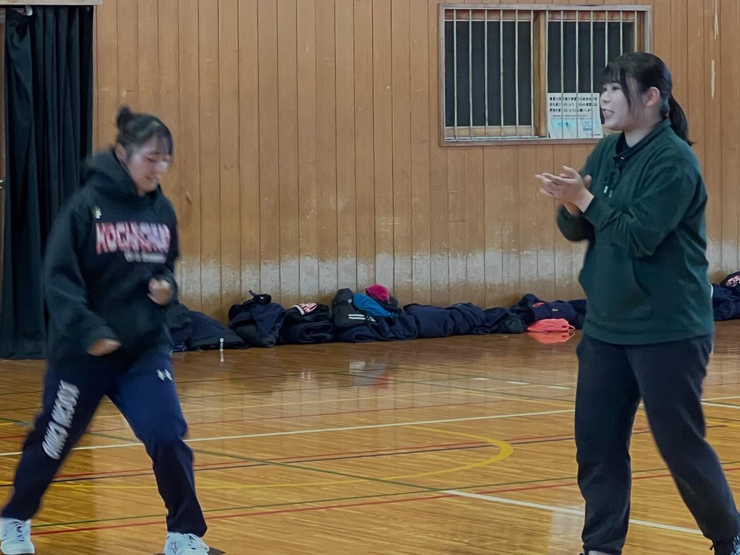 高知県地域スポーツ推進員(地域おこし協力隊)の八木原綾音さんが高知中央高校女子硬式野球部と男子サッカー部にリズムトレーニングを指導しました🎵
正しくテンポを理解し、身体で表現することは全てのスポーツにおいて重要な要素です👌
リズムトレーニングの指導をご希望の方はぜひDMよりご連絡下さい❣️