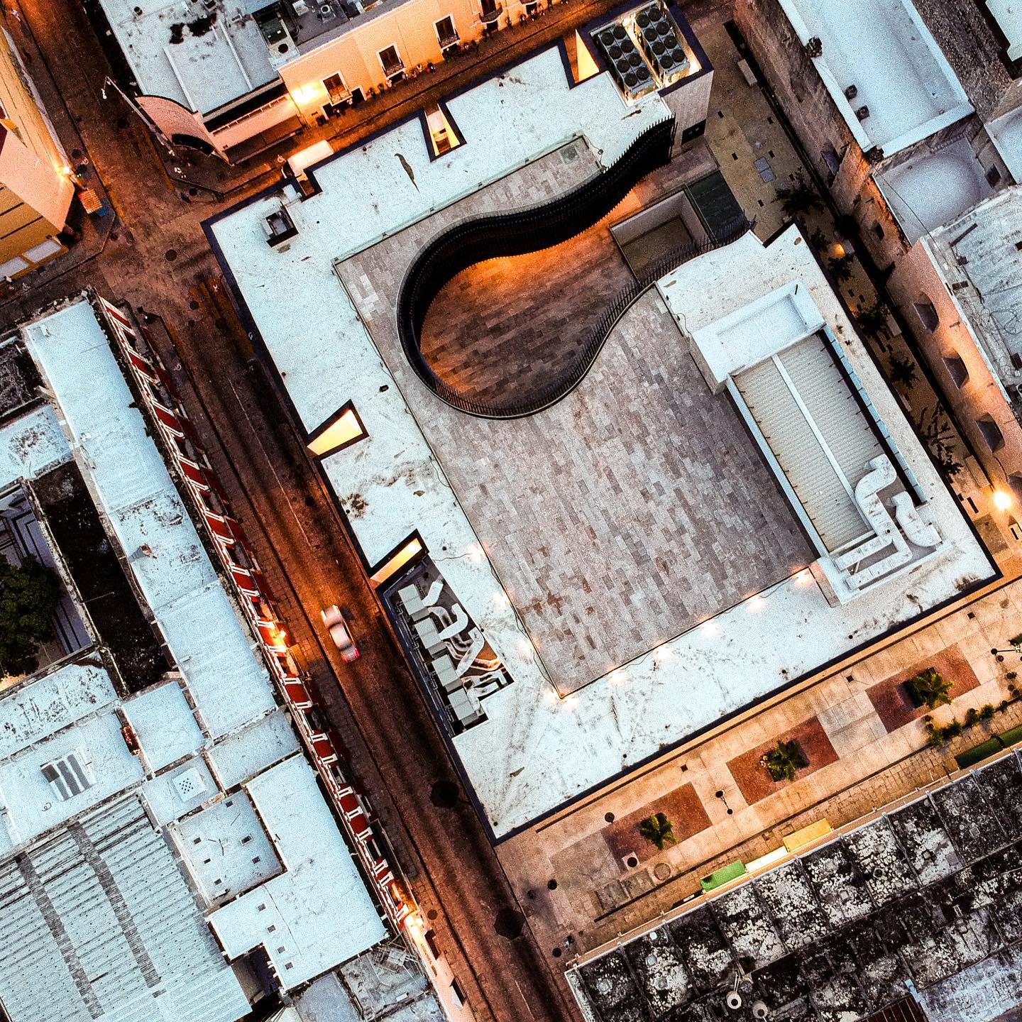 Trazos urbanos, trazos históricos
.
.
.
.
.
.
.
#vidamexico #mexicolors #mexicomagico #mexicomaravilloso #mextagram #mexigers #travel #travelphotography #dronephotography #drone #merida #yucatan #yucatanmexico
