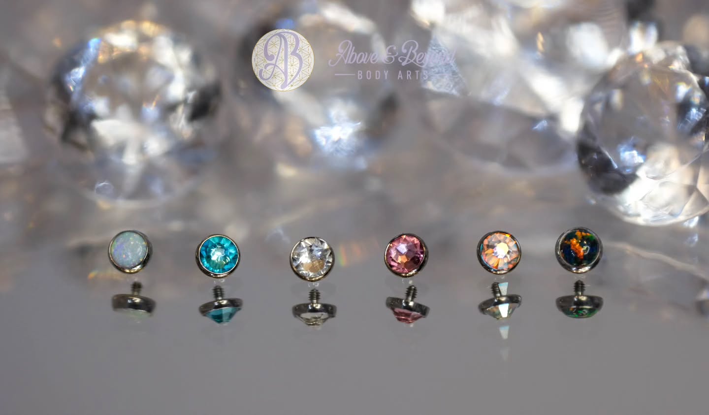 Are you as excited about surface anchors being available again as we are?!
How about it we show ypu some of our jewelry options for them 👀
In-studio we have a selection of @industrialstrengthbodyjewelry Flat Bezel Gems in a variety of colors shown here, as well as @anatometalinc White and Black opals and High Polish Titanium Disks 💜 As always, we are also happy to do custom orders for any color your heart desires!
We've already done several this first weekend, and they'll continue to be available via appointments and walk-ins! Check the link in our bio if you're looking to book.
📷: @50percentsnakes
#surfaceanchor #piercing #bodyjewelry #santabarbara #dermal