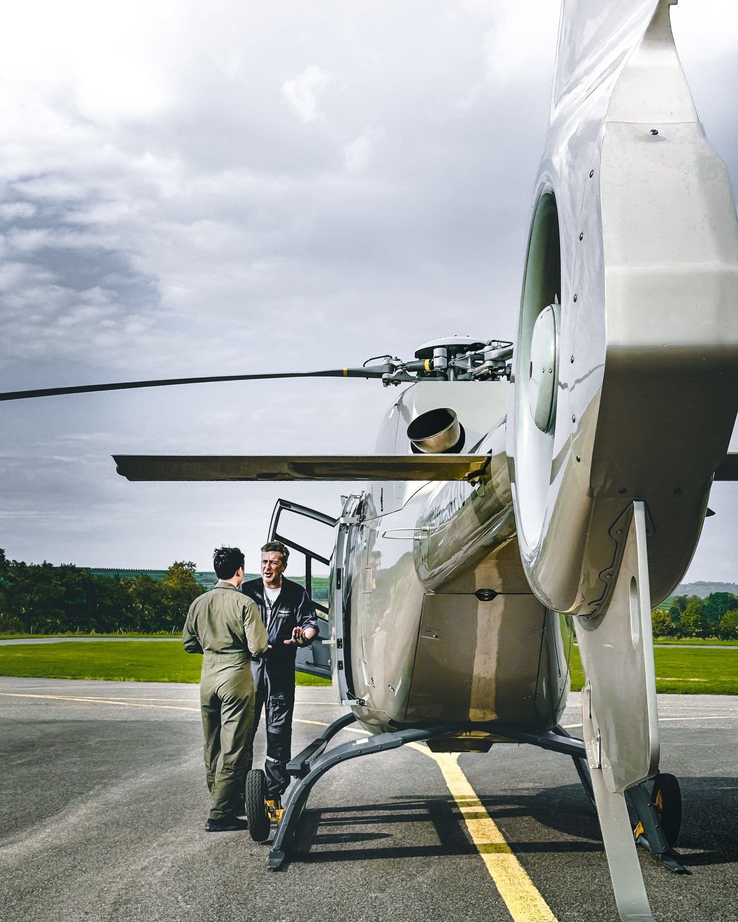 A successful week of intensive training is behind us!
With Captain Gruber and Captain Strasser as experienced Flight Instructors and Flight Examiners, we have guided a total of 5 pilots from the Shanghai Police Aviation Force through comprehensive recurrent training.
It was an honor to work with such professional pilots and to assist them in refreshing their skills. 💪
#WeareRotorsky#Rotorsky#Helicopter #Training #LOAG #Krems #Aviation #FlightTraining #ShanghaiPoliceDepartment #PilotLife #AviationCommunity