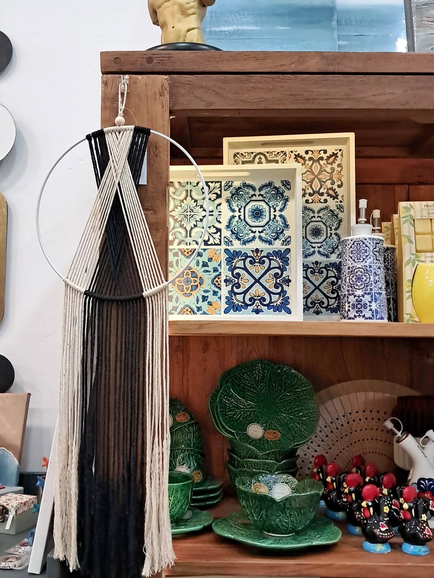 This one went straight from my hands to the wall 🤍
A new macramé wall hanging, handmade by Mar Interiors using 100% cotton cord.
Each piece is unique — just as it should be.
#macramewallhanging #handmade
#interiorinspo #homedecorportugal
#marinteriors