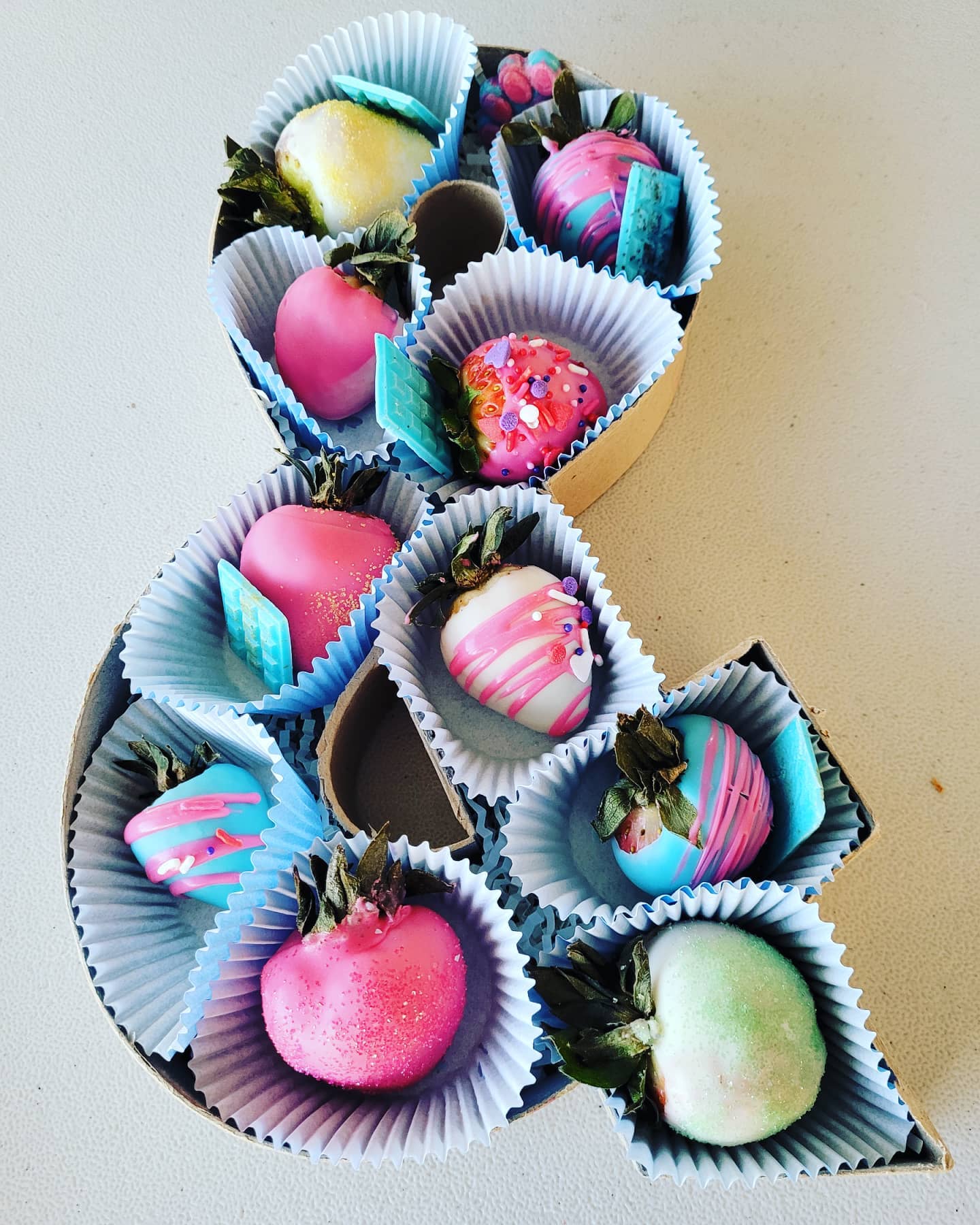 And so I begin #chocolatecoveredstrawberries #dessert #strawberries #chocolate #sweets #glitter #instafood #gift #partyfavors #chocolategifts #chocolategift #chocolategiftideas #love #chocolatelover #chocolatecovered #chocolatecoveredstrawberries🍫🍓 #chocolatecoveredtreats #yummy #customtreats #customtreatsforyourevents #birthdayparty #girlsnightout #girlsnight #sweettooth #sweettreats #sweettreat #treatdesign #treatyourself #enjoy #treatmyself