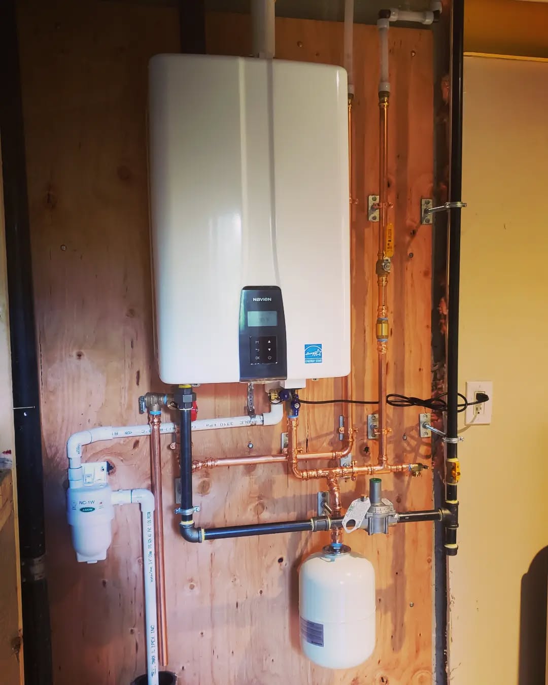 Another day another Navien install.
On Demand water heaters are the best option for endless hot water!
@navien @viegallc @calefactio_solutions @uponorna
#plumber #plumber #plumb #gasfitter #seatosky #squamish #whistler