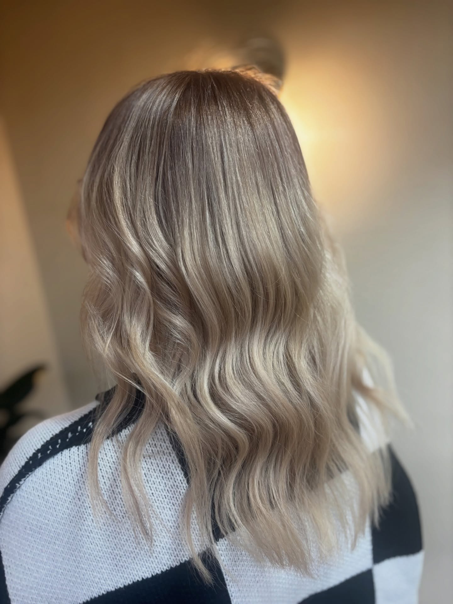 From white blonde to a creamy, lived-in blonde ✨
Low-maintenance and perfectly blended for that effortless grow-out.
Colour by @hair_by_hollie18