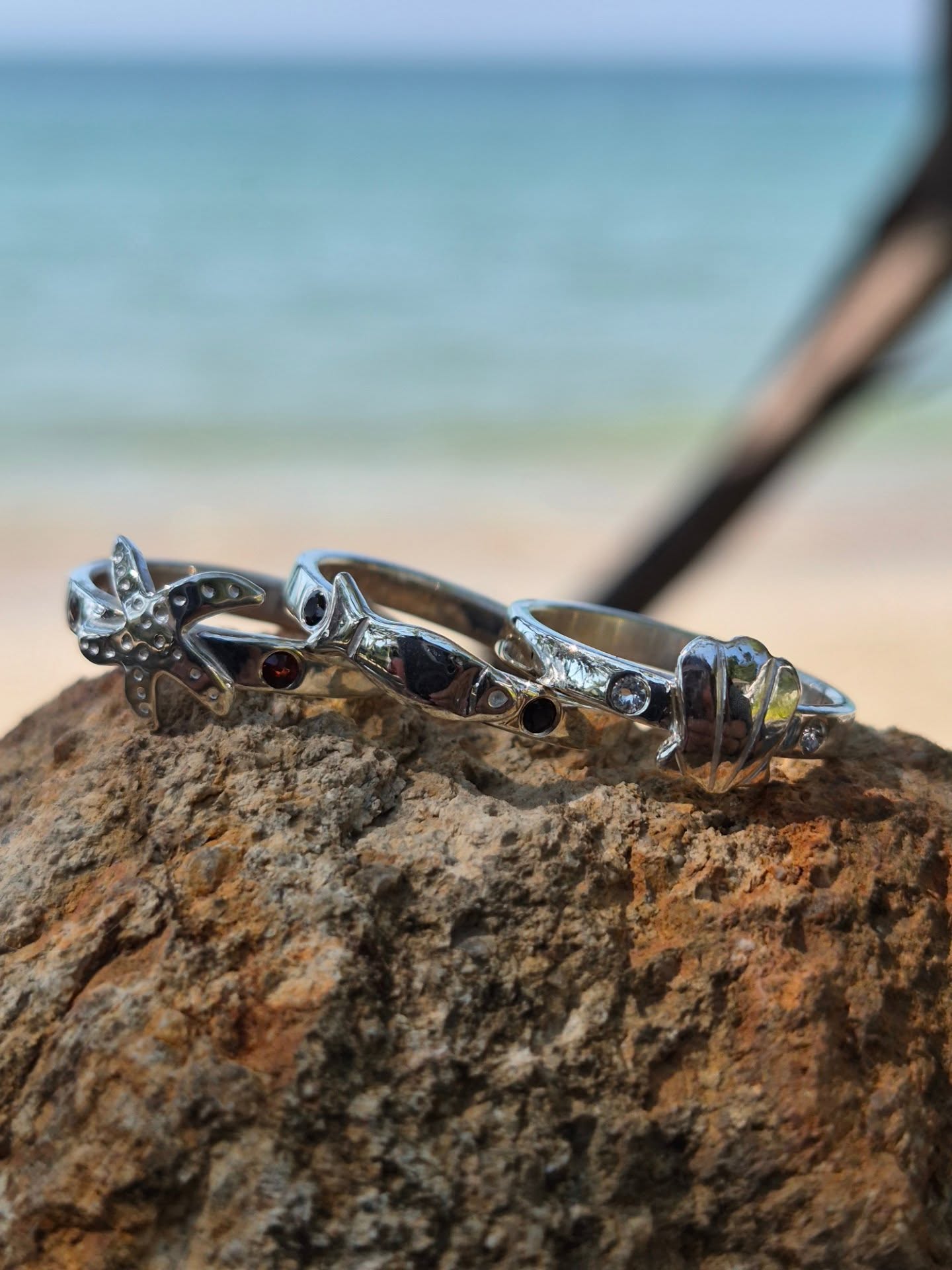 Ocean rings 🌊
✨ 950 silver rings, handcrafted with love ✨
Made for ocean lovers, dreamers, and anyone who wants to carry the sea with them 🌊
Swipe to the last two slides if you want to see some of the process 🔥
💎💎💎
🐟 black sapphire
🐚 topaz
⭐️ red garnet
#kohchang #handmadejewelry #oceanjewelry #beachlife #thailand