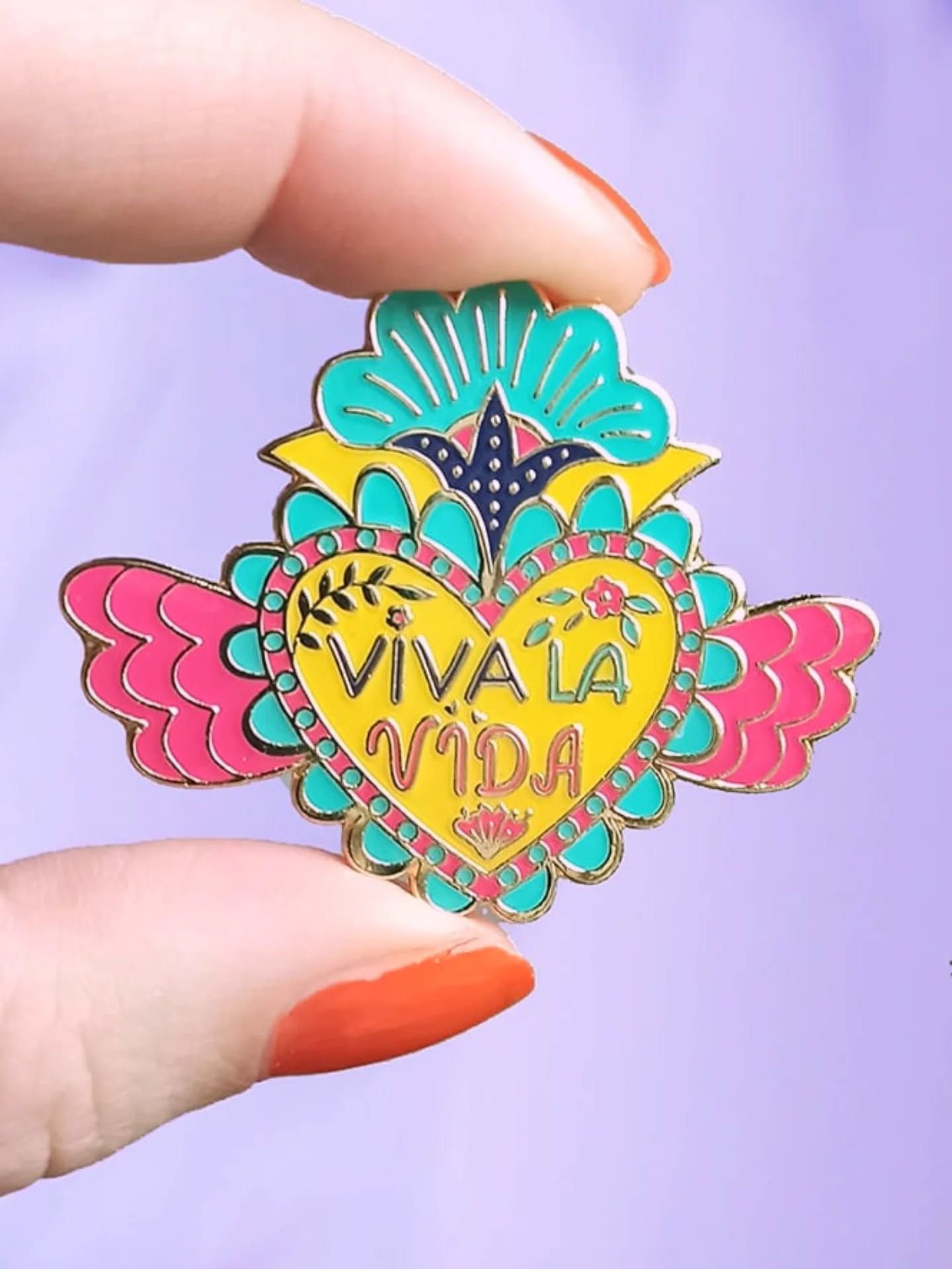 Parce qu'offrir des coeurs, ça va bien au delà de la saint Valentin !
Offrir ce pin's c'est célébrer la vie!
°°°
Rien à dire de plus pour ce soir 😁 bisous 😘
°°°
#pins #coeur #stvalentin❤️ #vivalavida #amour