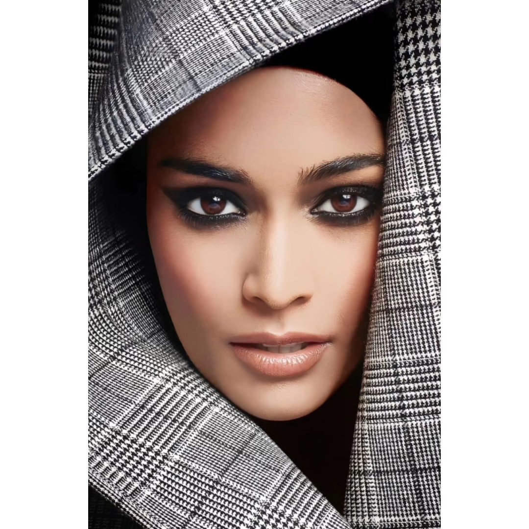 "Nothing can dim the light which shines from within."
👹 @enriquevegaphoto
📸 @alyssahali
🗞️ @bazaarmagazine
#model #love #style #fashion #inspiration