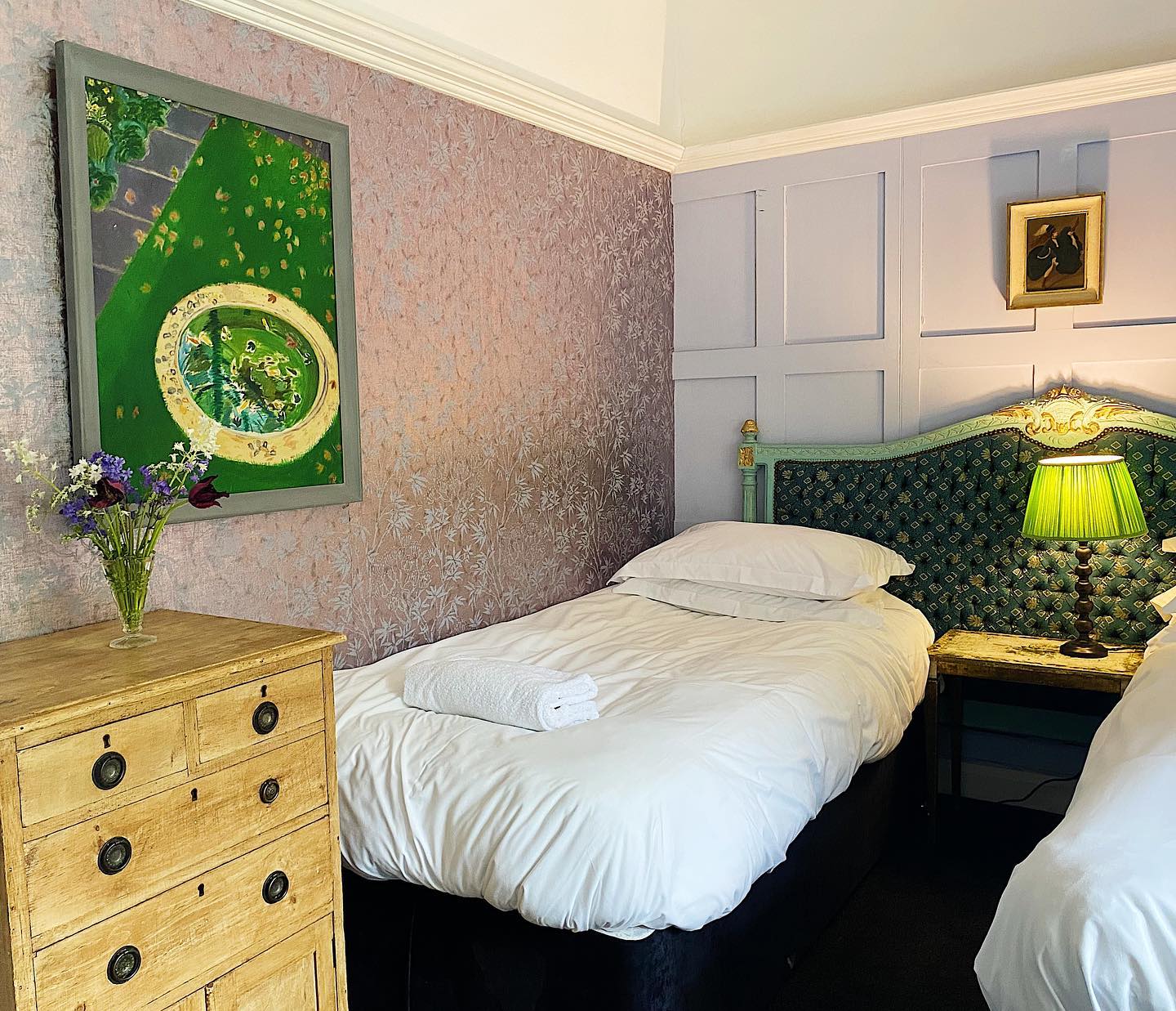 Flowers freshly cut from the garden in our Lilac room 🌱
Hope everyone enjoys the long weekend in celebration of the Kings Coronation! 👑
#symondsburymanor #symondsbury #dorset #bridportdorset #jurrasiccoast #dorsetcoast #englishmanorhouse #englishmanors #englishmanorhousestyle #selfcateringaccommodation #selfcateringholidays #selfcateringholidaysuk #selfcateringholidaysdorset #dorsetholidays #uniqueholidayrentals #englishmanor