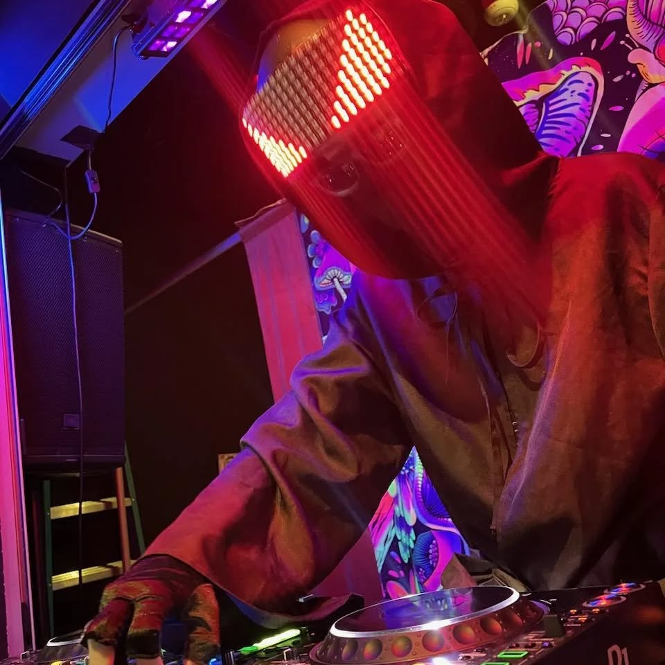 May the 4th be with you!
This is from the show last week! Had a blast, looking forward to more shows this year. @churchofbasslv @murda_mystery @area15.entertainment #dubstep #riddim #led #mask #jauua #Jawa #alien #rave