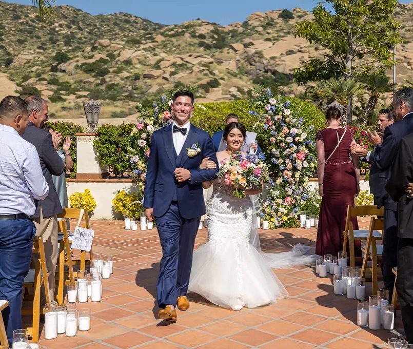 Cool shoutout in @californiaweddingday … what a great wedding. Congratulations @brianna.16 and @jerrednpolacci … you are rockstars! One of the most beautiful weddings ever! @hummingbirdnestevents @elizabeth.victoria.photography #californiawedding #weddingvenue #wedding #officiant #weddingofficiant #greatofficiants #weddinginspiration #officiantlife #officiantedeceremonie #california #californialove #pronouncedbypatrick
https://californiaweddingday.com/whimsical-touches-and-pastels-decorate-wedding-day-hummingbird-nest-ranch
