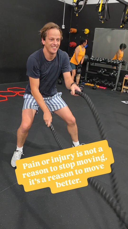 😉😉Pain or injury is not a reason to stop moving, it’s a reason to move better.
One of the biggest mistakes people make when dealing with joint pain or injuries is believing that rest and inactivity are the safest options.
💯💯 Science shows the opposite.
The human body adapts to what it is exposed to.
When we stop moving because of pain, fear or lack of understanding, the consequences are well known:
• loss of muscle strength
• reduced joint stability
• decreased range of motion
• poorer tissue quality
• increased pain sensitivity
• slower recovery
• higher risk of future injuries
Movement is not the enemy. Poorly dosed movement is.
Modern physiotherapy and exercise science are very clear:
appropriately prescribed exercise is one of the most effective tools for injury management and pain reduction.
⚡️⚡️Tendons, ligaments, cartilage, muscles and even bone need mechanical load to stay healthy.
⚠️Without load, tissues weaken.
⚠️Without movement, joints become less tolerant to stress, not more protected.
Pain does not automatically mean damage.
And avoiding movement does not create healing, it creates deconditioning.
What really matters is:
• exercise selection
• load control
• range of motion management
• tempo and volume
• proper progression
Staying active, within safe and intelligent limits, helps: ✔ improve joint stability
✔ restore confidence in movement
✔ reduce pain over time
✔ improve circulation and tissue healing
✔ maintain independence and quality of life
😡😡Taking a “break” from movement often feels safe in the short term, but in the long term it usually leads to more pain, more fear and less capacity.
The goal is not to stop moving.
The goal is to learn how to move again, better, smarter and stronger.
🫠Movement is medicine.
Fear is not.