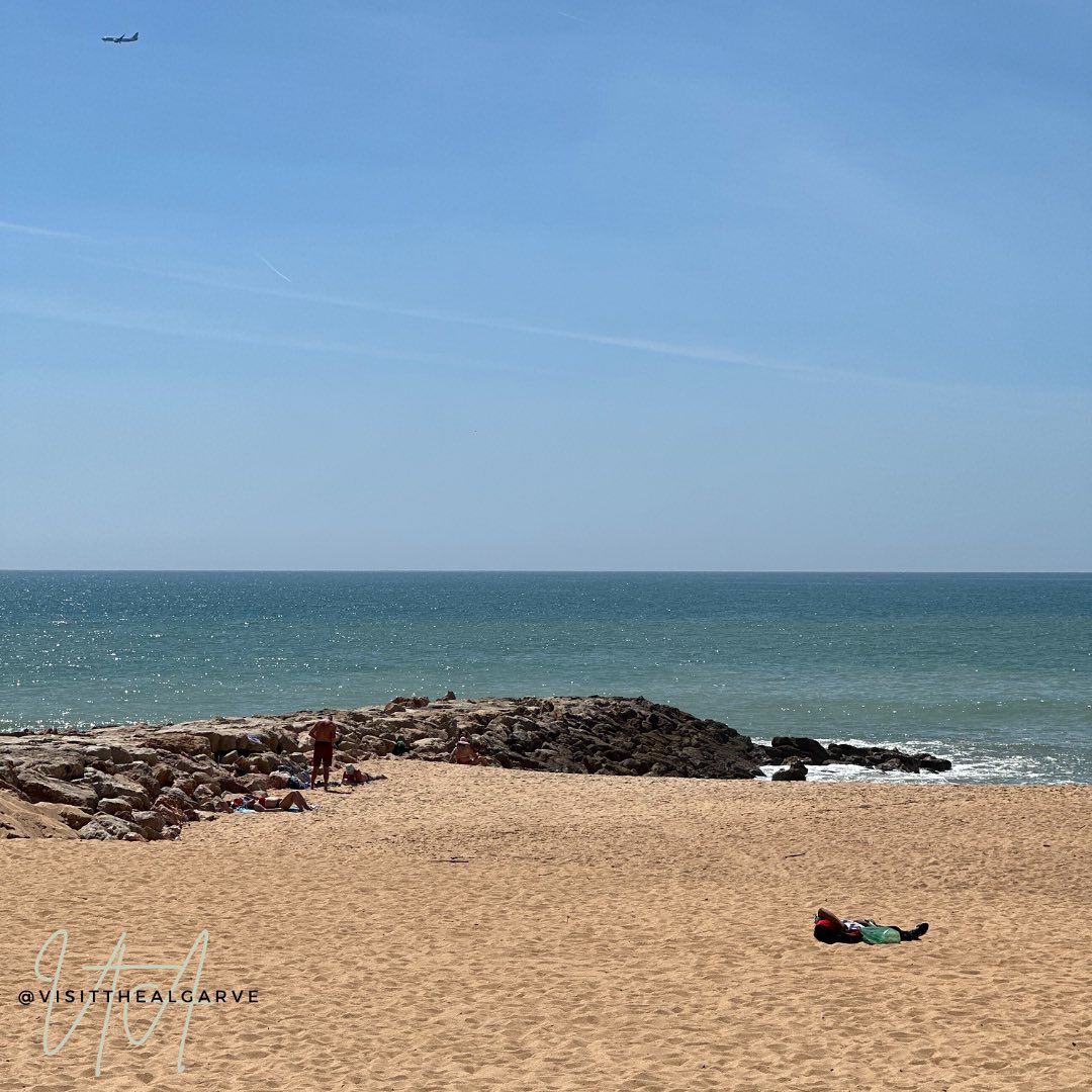Take a quick 5-minute stroll to Quarteira beach and be greeted with this breathtaking view🌊😍 ⎮ #beachlife #oceanview #seasideescape