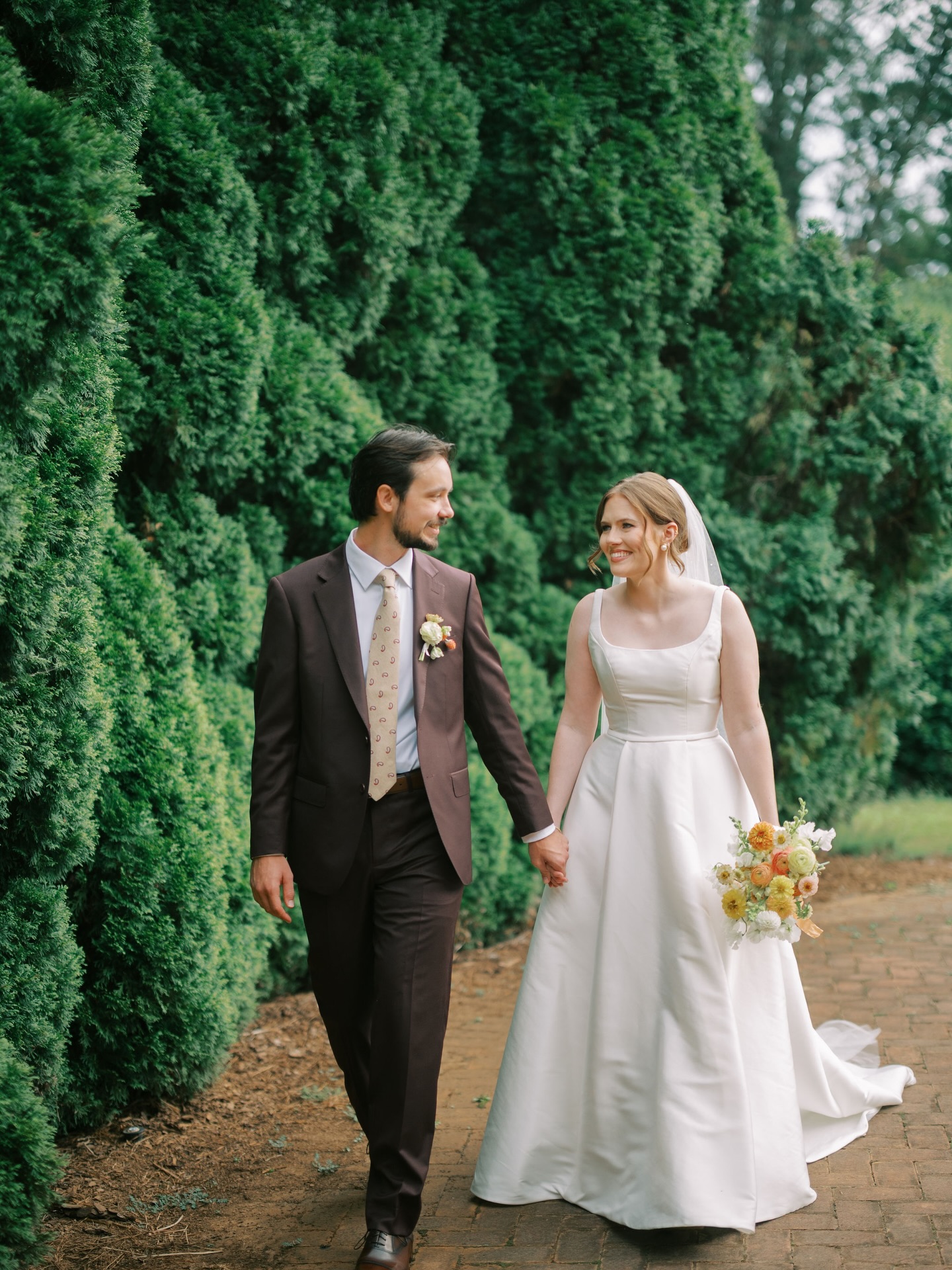 A few of my favorite captured moments from Sarah & Wyatt’s colorful wedding day 🥰💐🌷🌼🌲🪷
Their special day was everything you’d hope it to be. Heartfelt moments, laughter, and fun memories to carry for a lifetime 🫶🏼
Planner: @elizabethjonesevents
Photographer: @emilycone.photo
Venue: @hsvgarden
HMUA: @courtneywindham_mua
Florist: @nativepetalshsv
Band & Jazz Trio: @emeraldempireband
String Quartet: Rocket City String Quartet
Catering: @savoiecatering
Draping: @mountainlakeseventrentals
Rentals: @mullinsrentals
Cake: @publix
Officiant: Frank Broyles