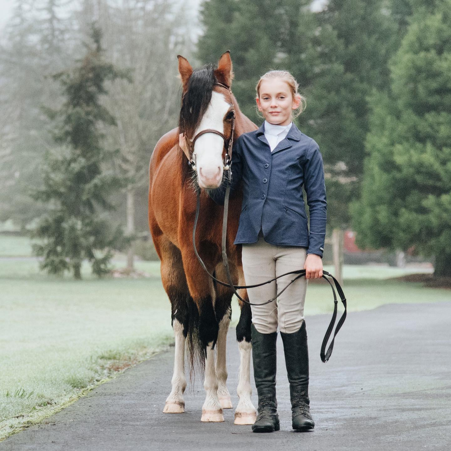 Who loves foggy hunter pics? 😍
Pony: Prudence, 4-year-old, 12’1h Section B Welsh. Blood bay, 4 stockings, and a blaze. Kid: Quinlyn, age 9 ......................................#smallpony #ponyhunter #showpony #hunterpony