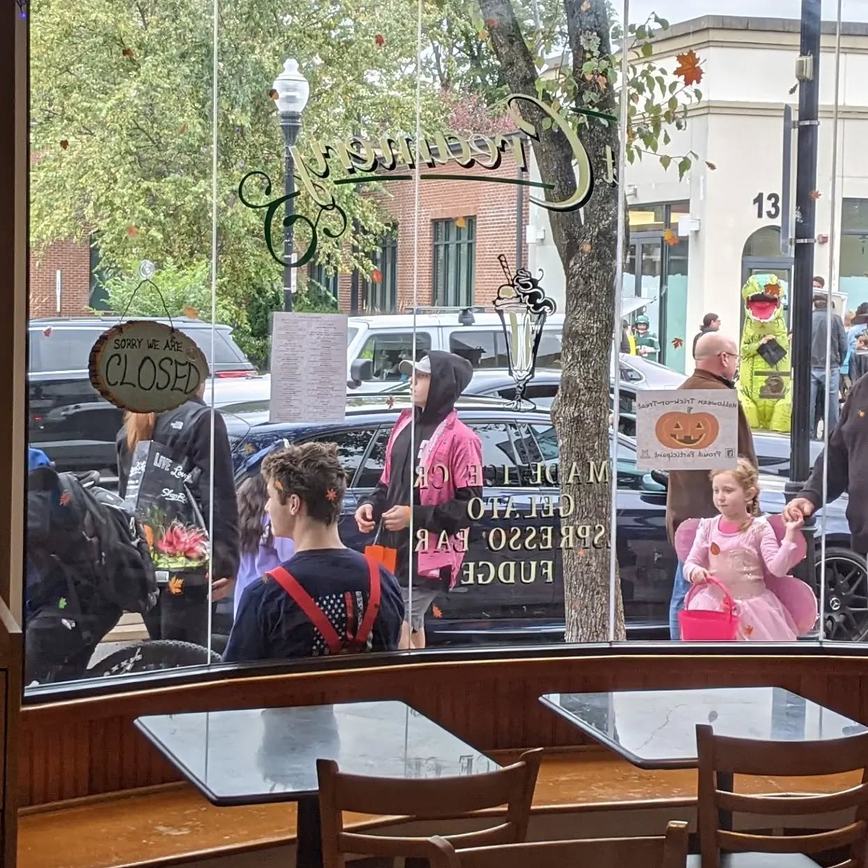 Happy Halloween from the Creamery!! 🎃 Fingers crossed that we bought enough candy for this afternoon 🤞🏽