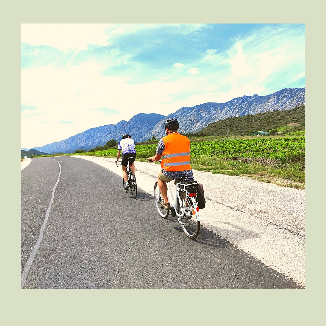 📍 Self-guided e-bike tours / Circuits autoguidés en vélo électrique
🇬🇧 Discover at your own pace with Vél'Aude's self-guided e-bike tours! 🌿🌟 Our carefully curated routes allow you to explore the hidden gems of the region, all while enjoying the freedom to go wherever the road takes you.
🇳🇱 Ontdek de omgeving op je eigen tempo met de e-biketochten van Vél'Aude! 🌿🌟 Onze zorgvuldig samengestelde routes stellen je in staat om de verborgen juweeltjes van de regio te ontdekken, terwijl je geniet van de vrijheid om te gaan en staan waar je wilt!
🇫🇷 Découvrez à votre rythme avec les circuits autoguidés en e-bike/VAE de Vél'Aude ! 🌿🌟 Nos itinéraires soigneusement sélectionnés vous permettent d'explorer les joyaux cachés de la région, tout en profitant de la liberté d'aller là où la route vous mène.
#VAE #ebike #limoux #aude #carcassonne #audetourism #ebiketours
